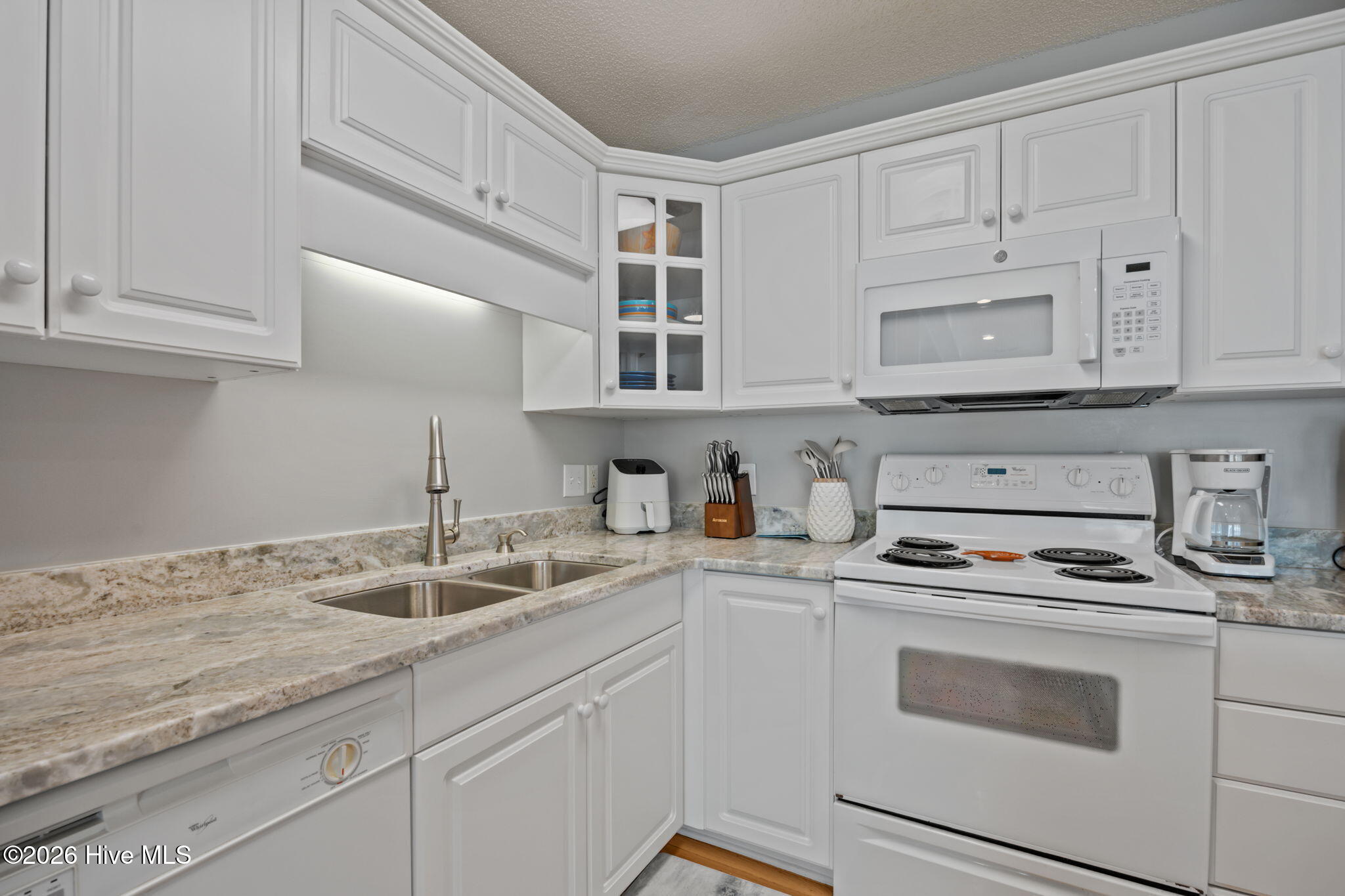 100563620 | Photo 19