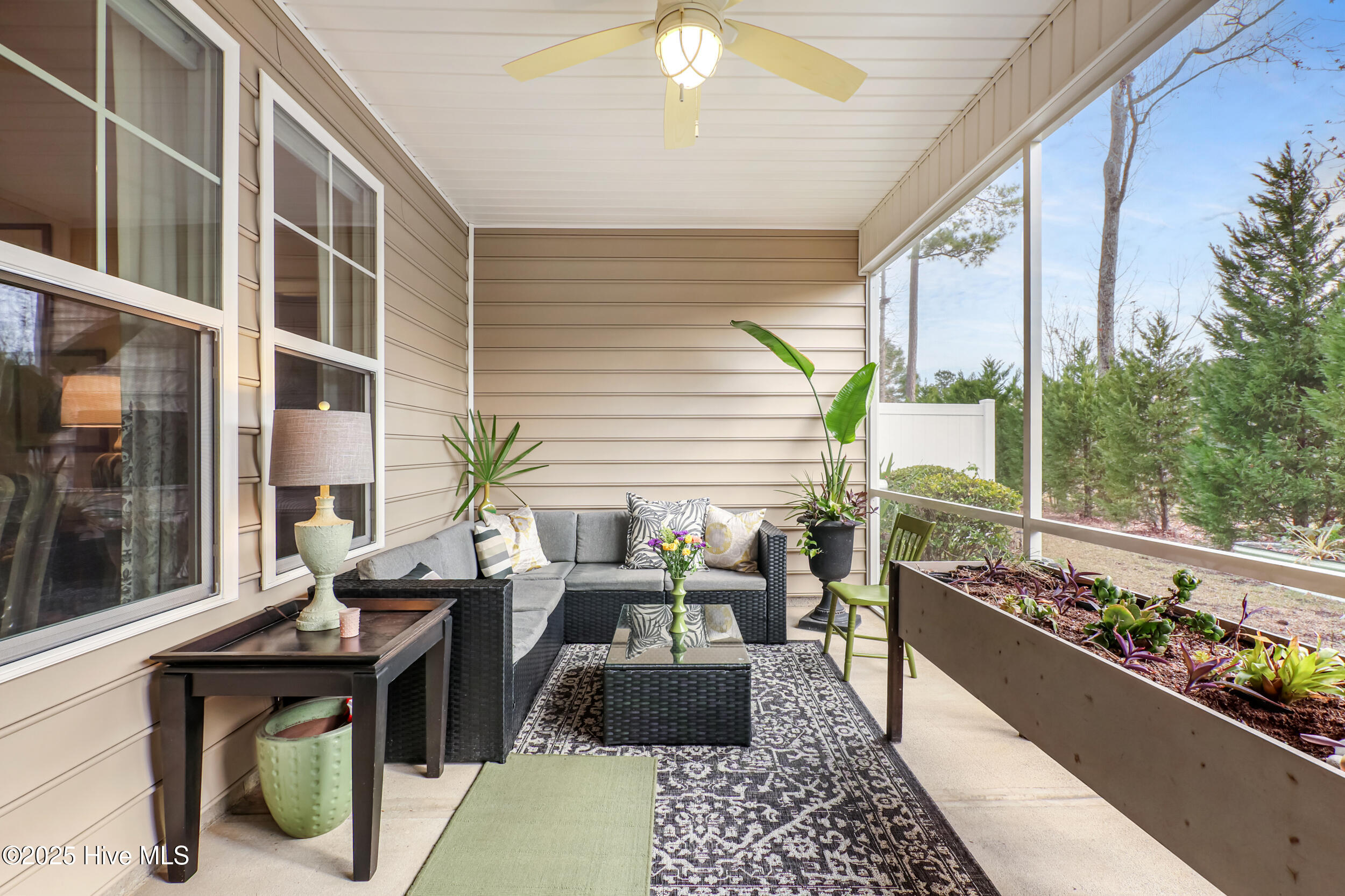 100547034 | Photo 26