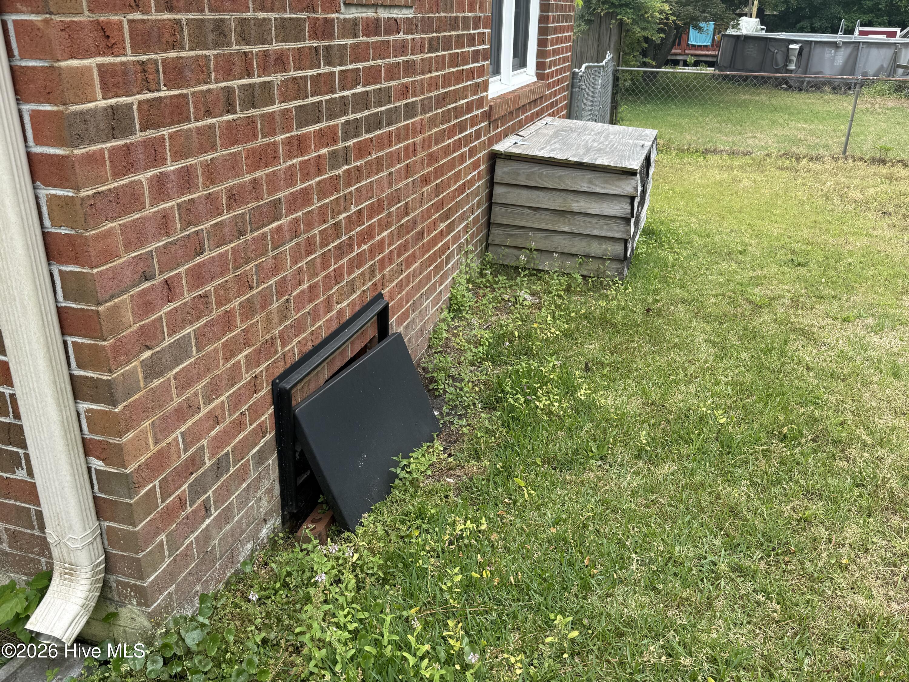 100570594 | Photo 42