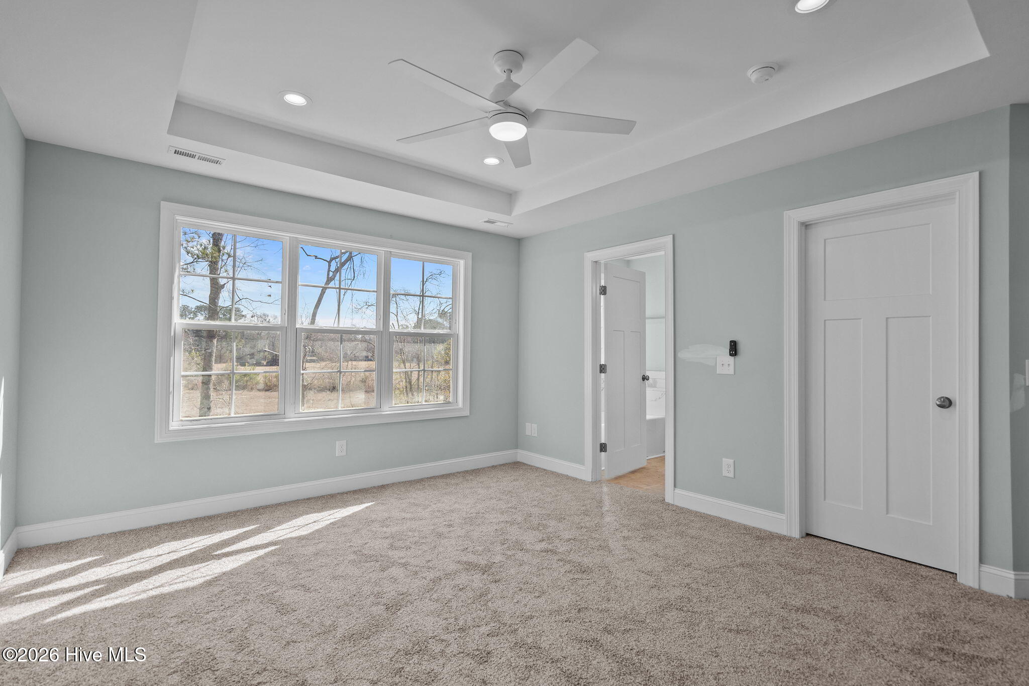 100551885 | Photo 18