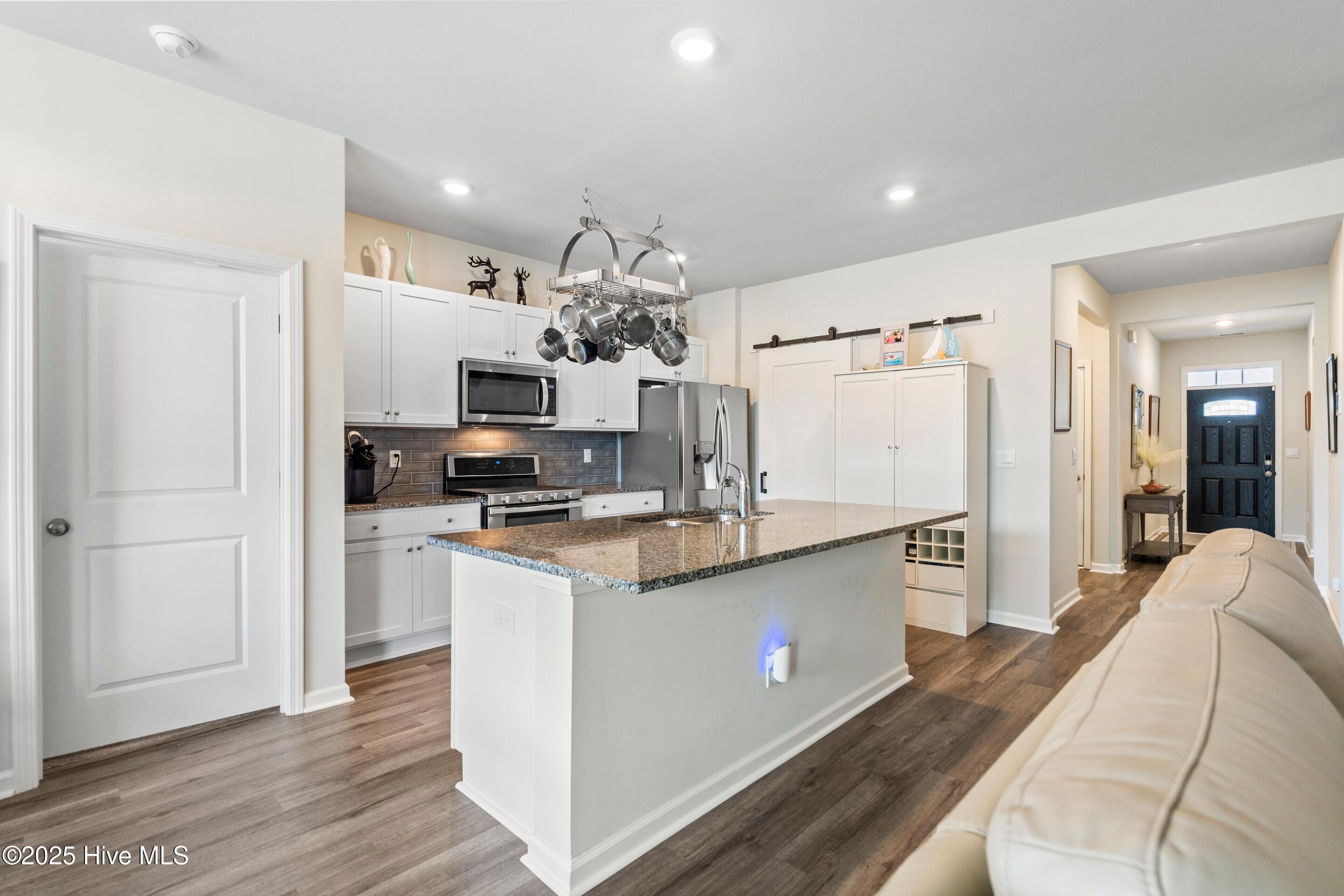 100531826 | Photo 19