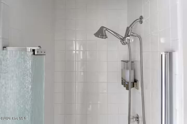 100562028 | Photo 43