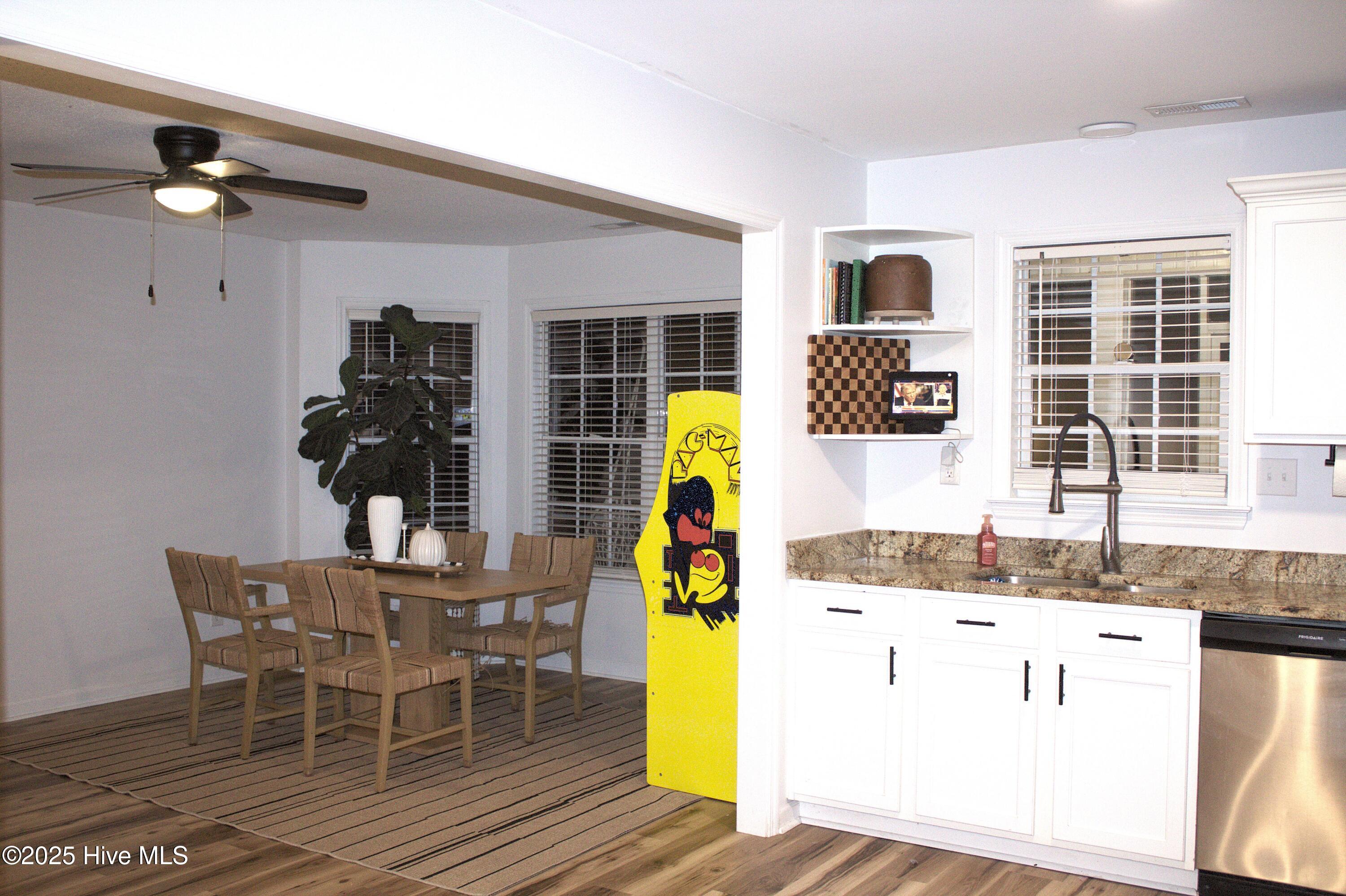 100538366 | Photo 14