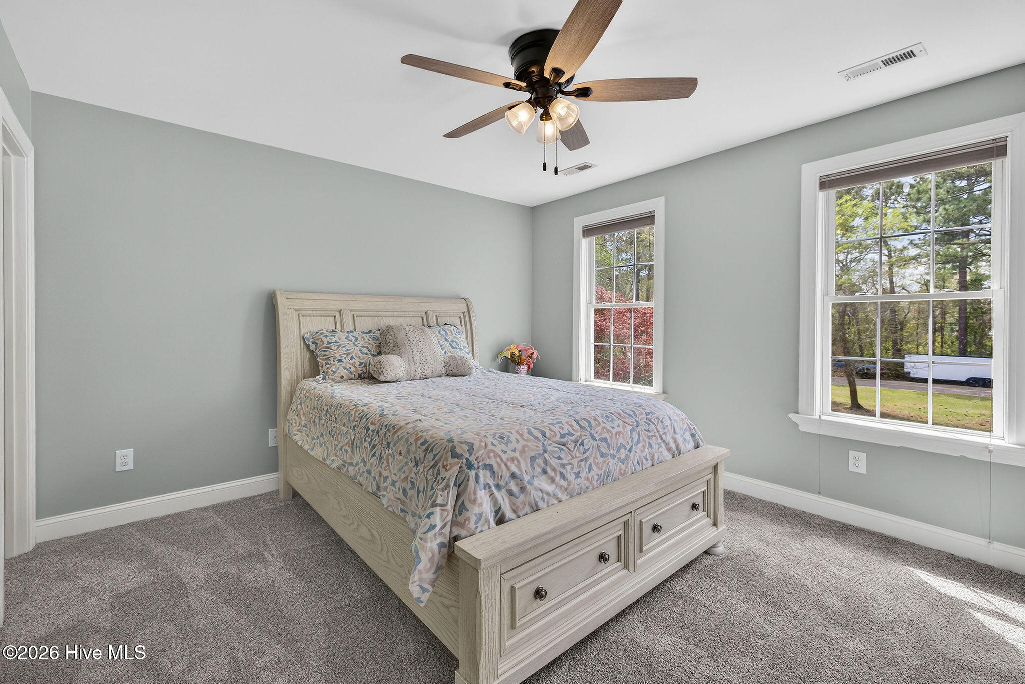 100563131 | Photo 41