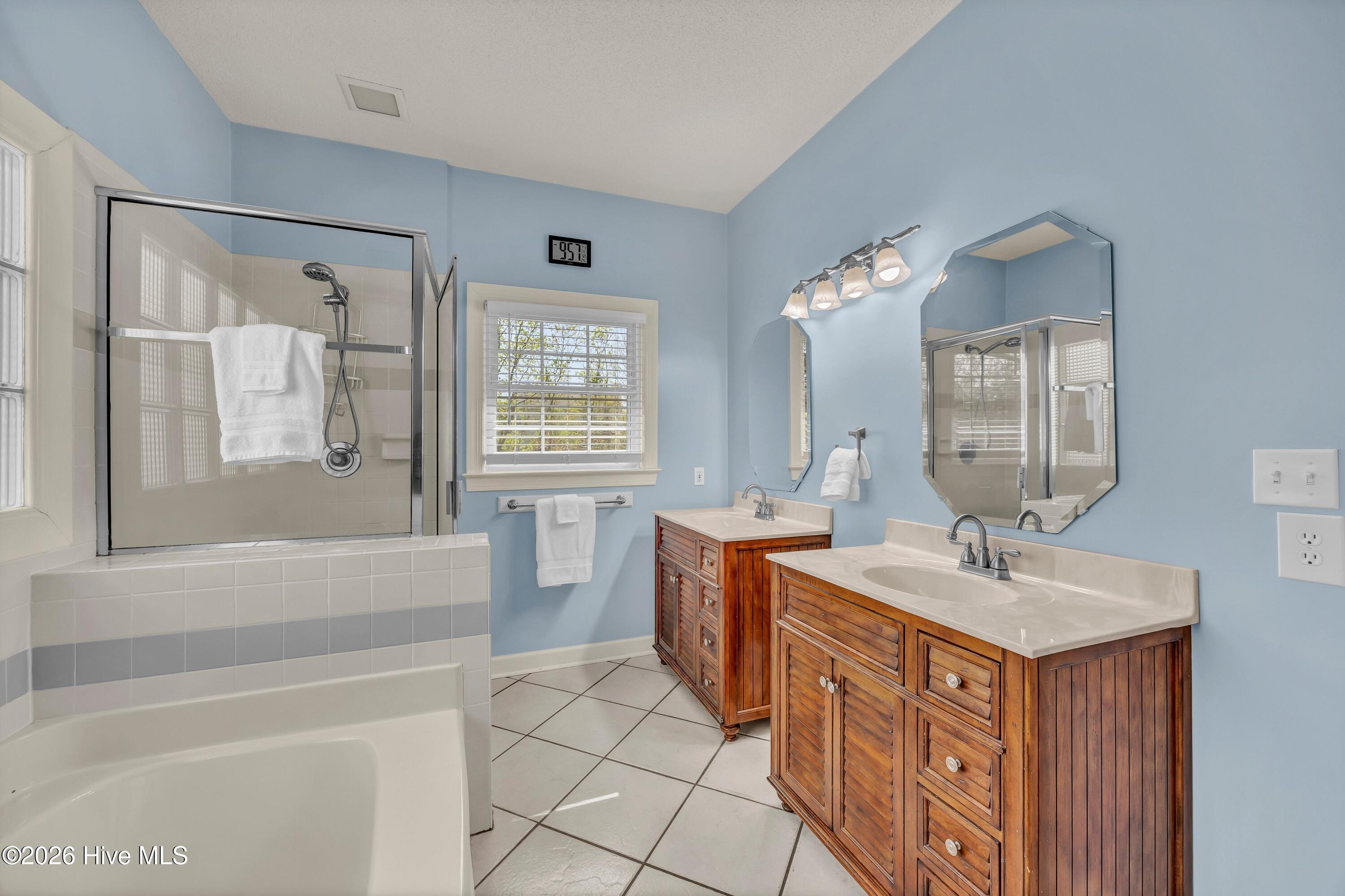 100565343 | Photo 20