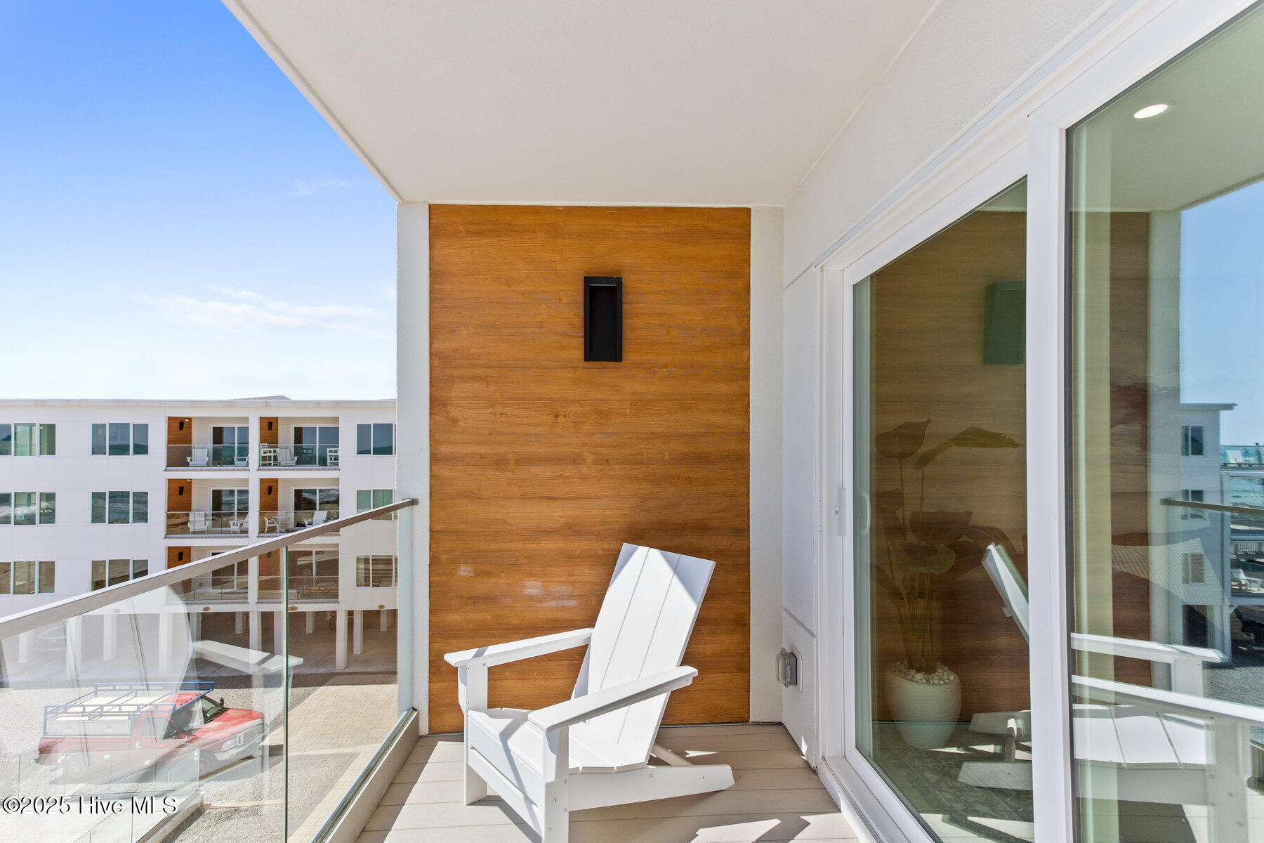 100523211 | Photo 21