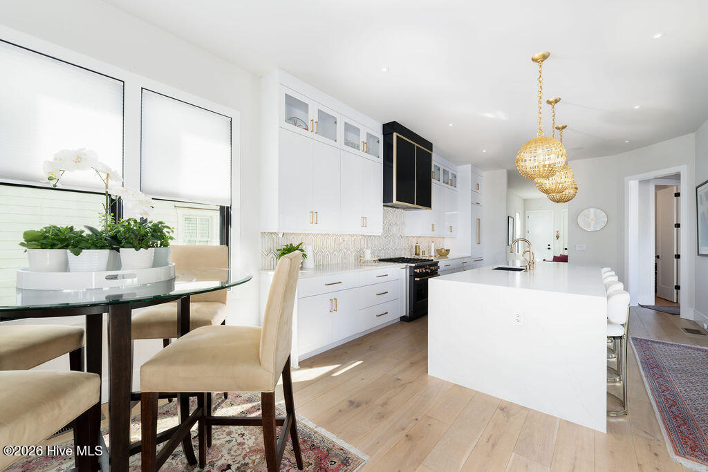 100565197 | Photo 11