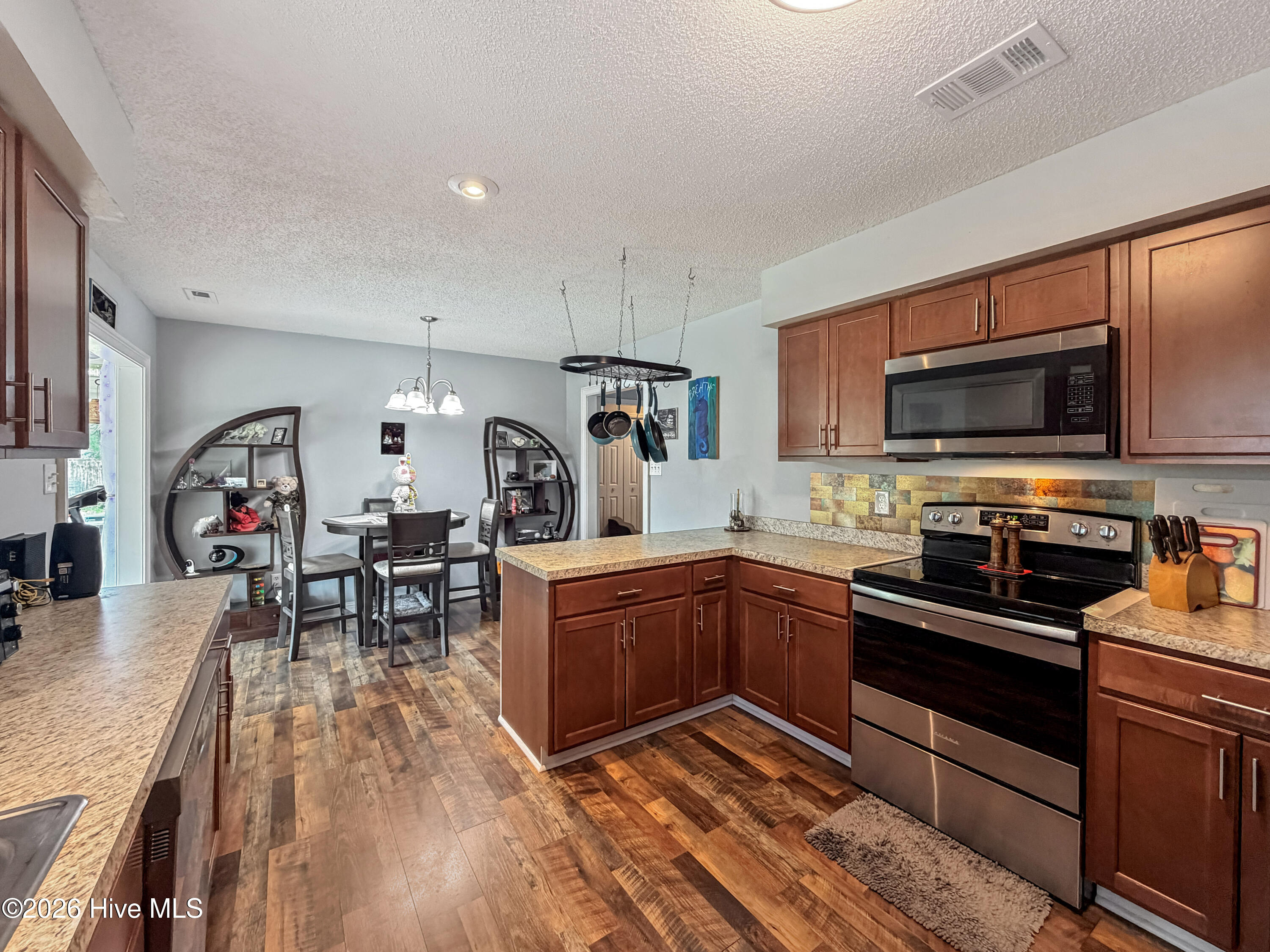 100564725 | Photo 15