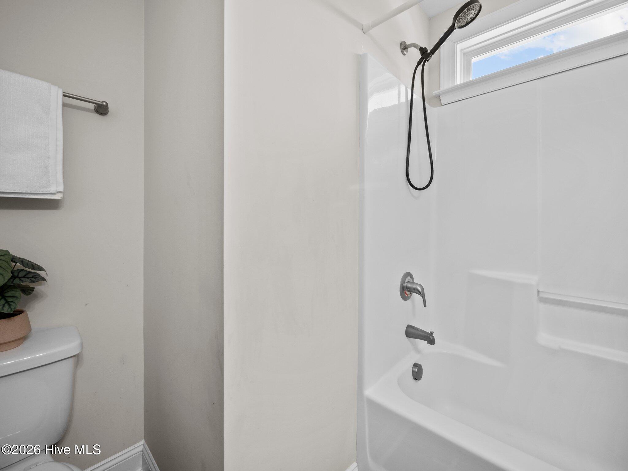 100566345 | Photo 11