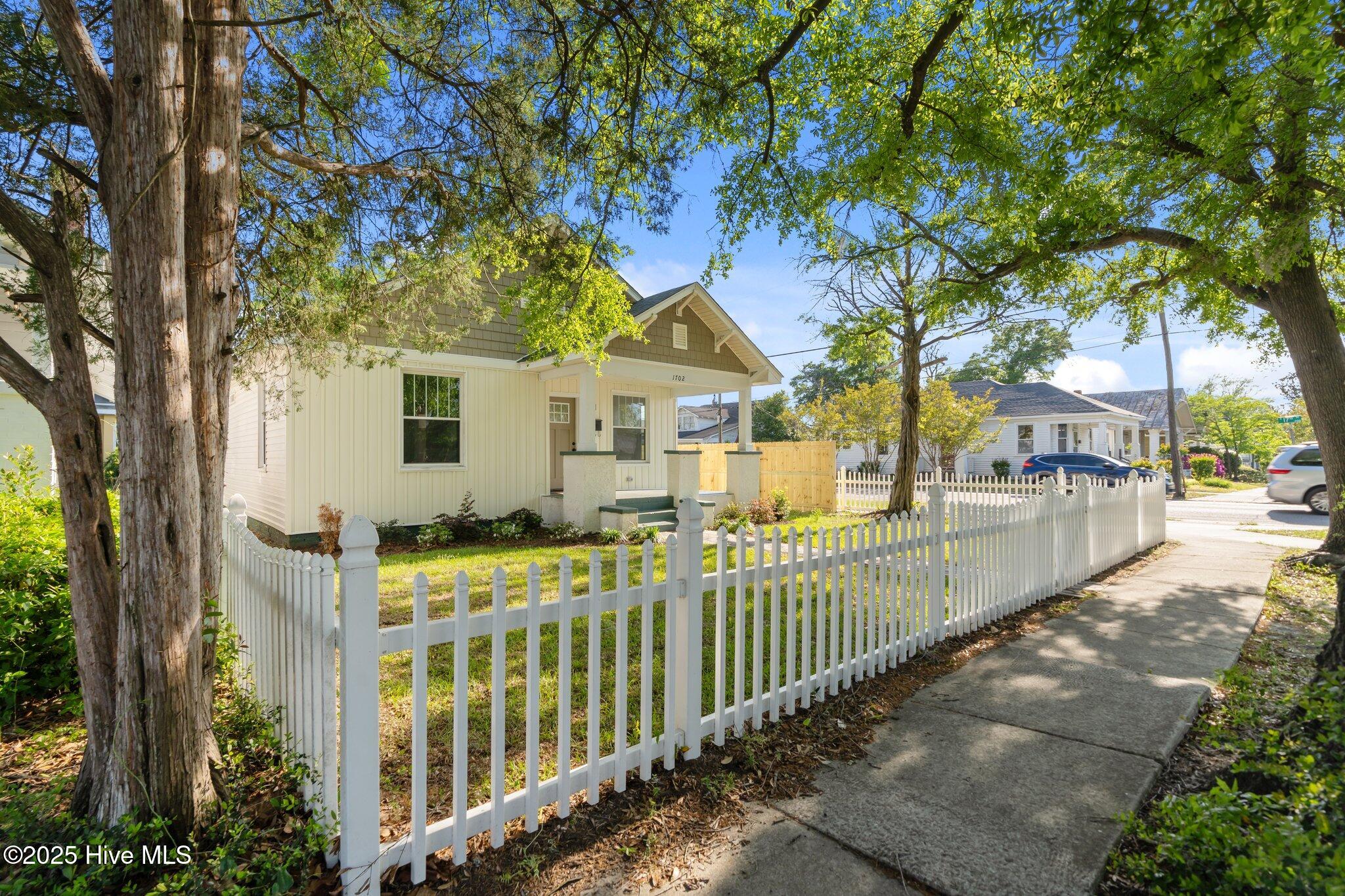 1702 Orange Street, Wilmington, NC 28403 – photo 4: 56-web-or-mls-DSC08026