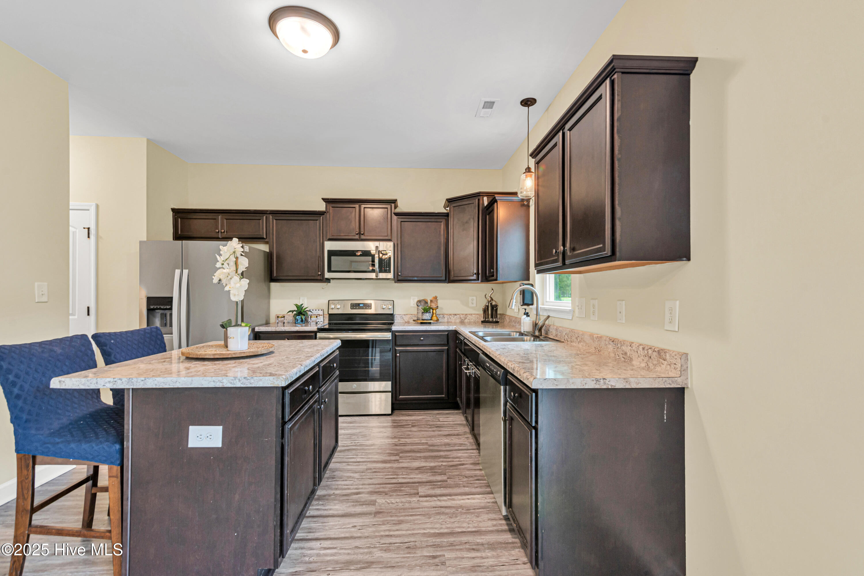 100556038 | Photo 14