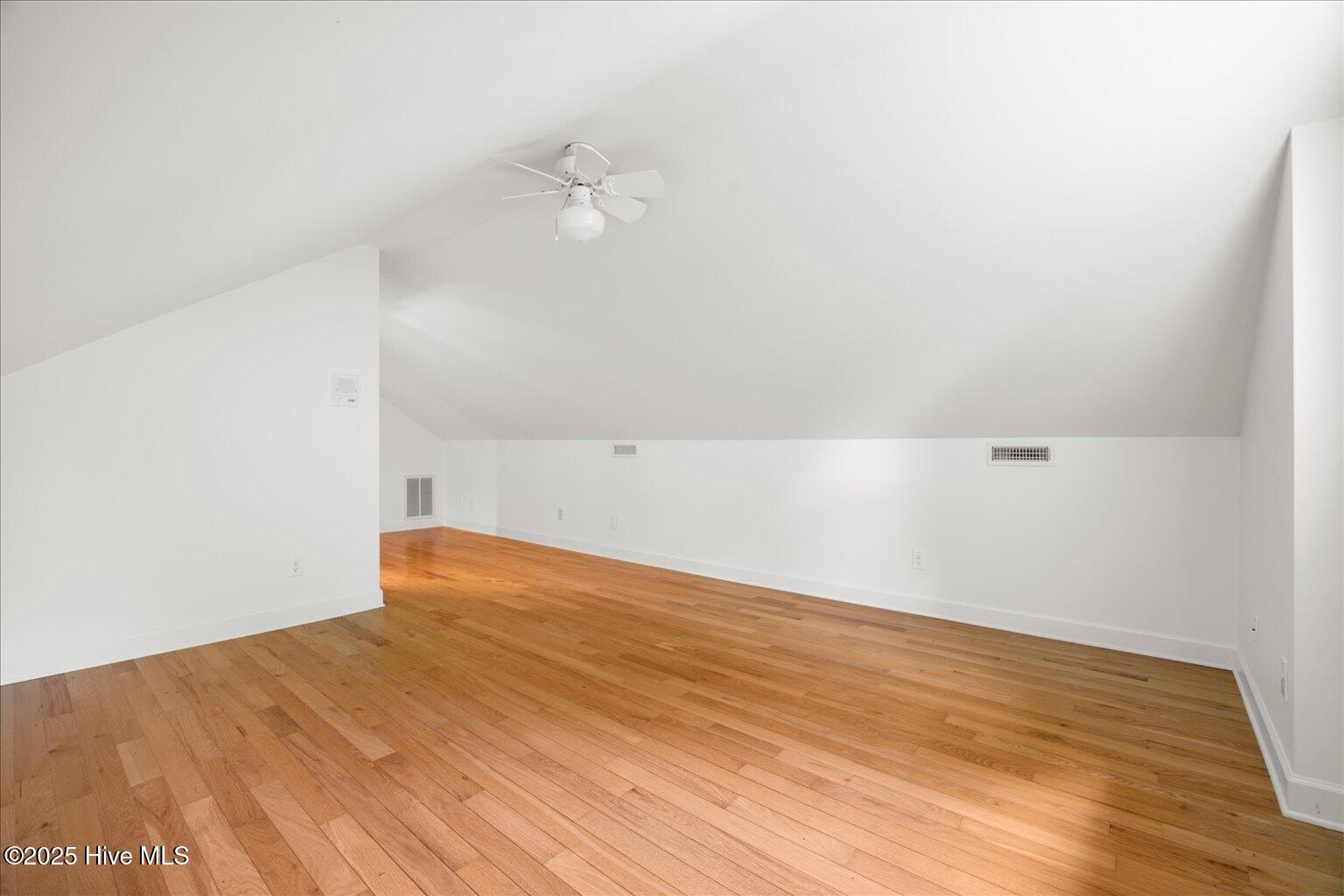 100527258 | Photo 45