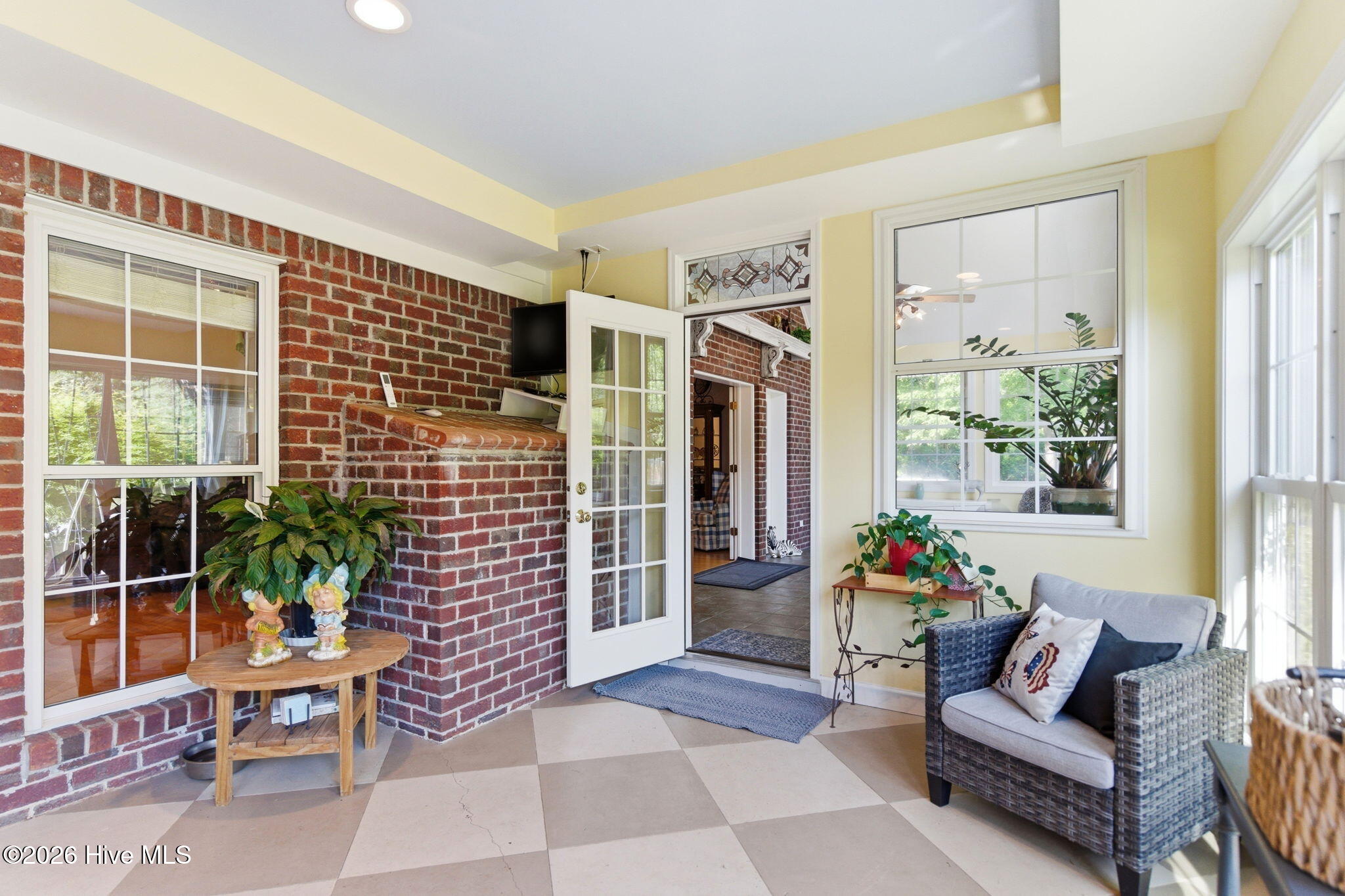 100570615 | Photo 12