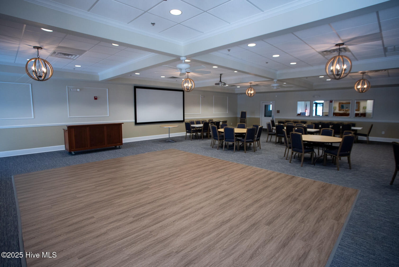 100543941 | Photo 85