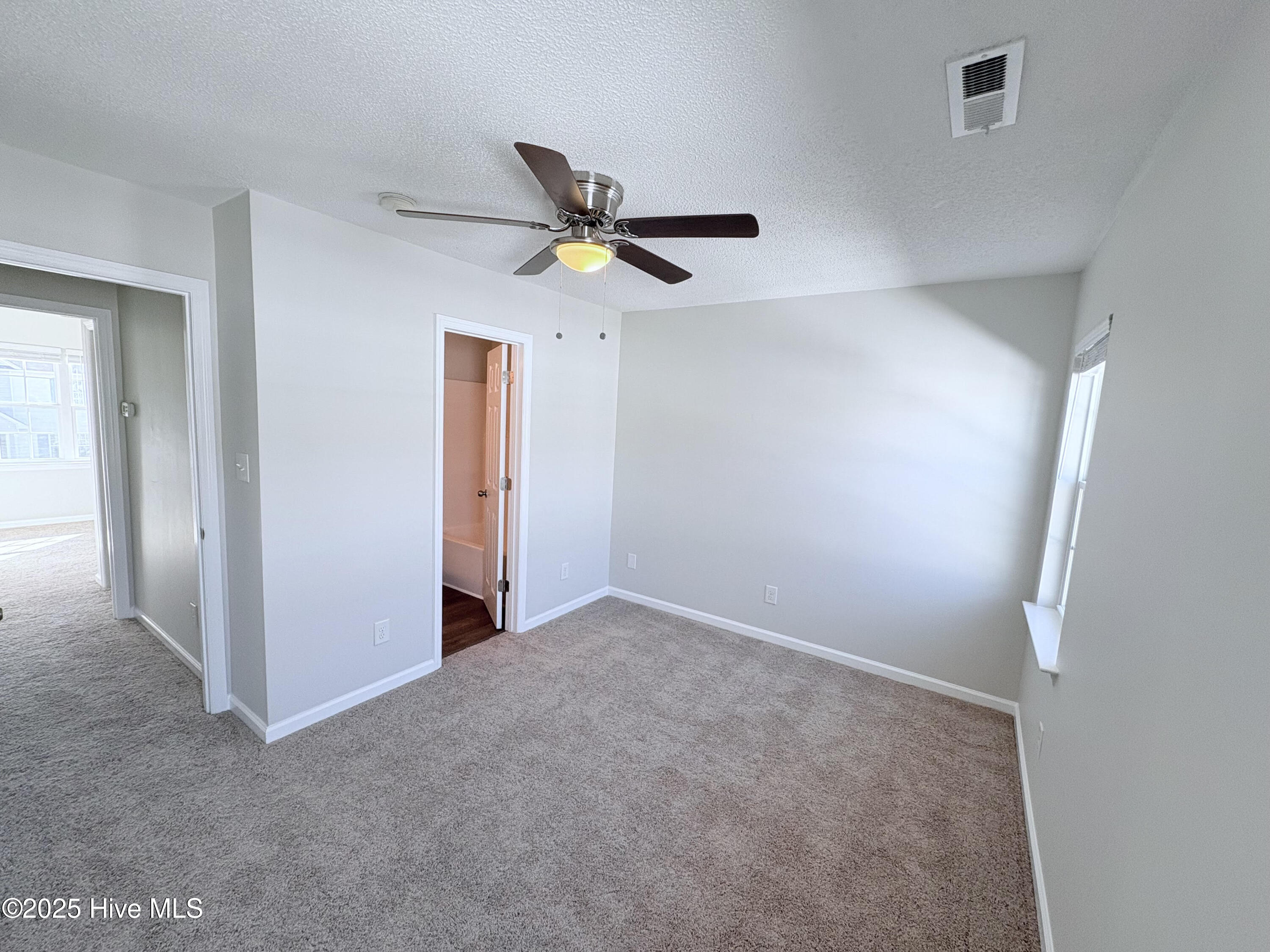 100542768 | Photo 22