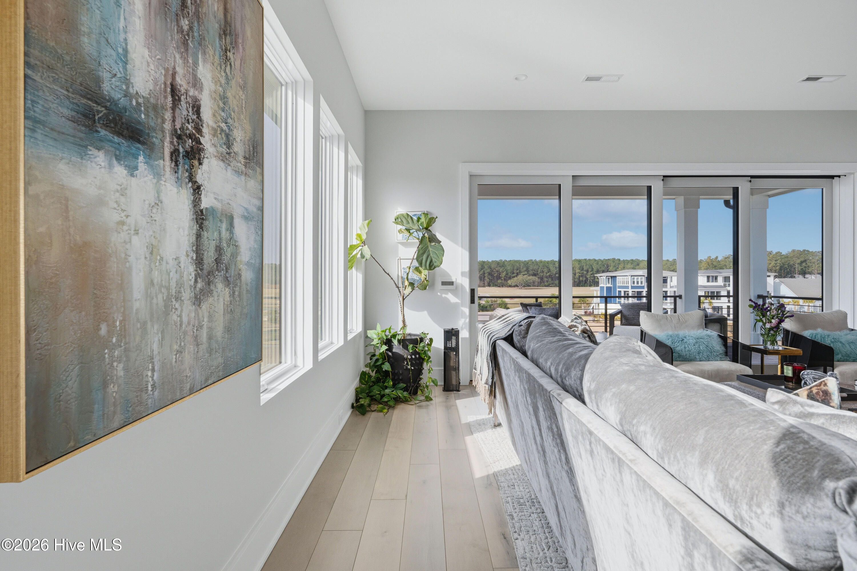 100567165 | Photo 13