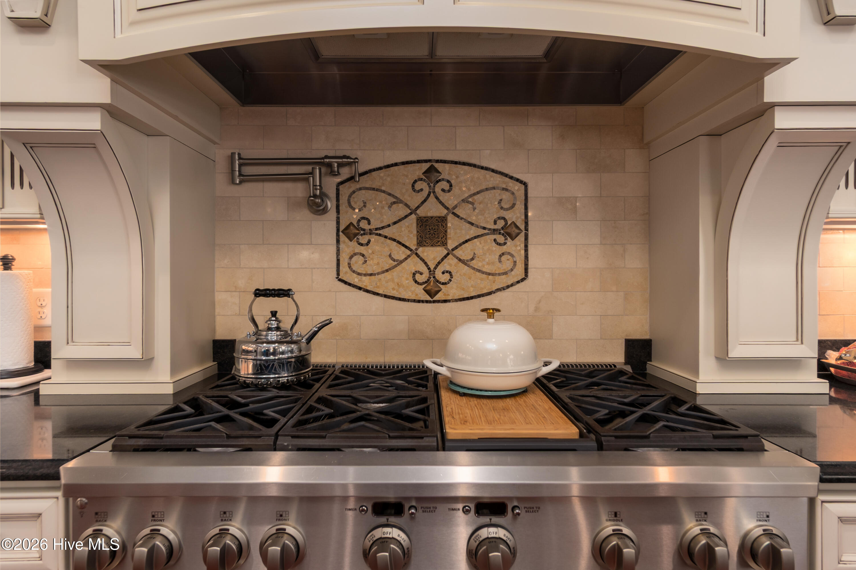 100550947 | Photo 30