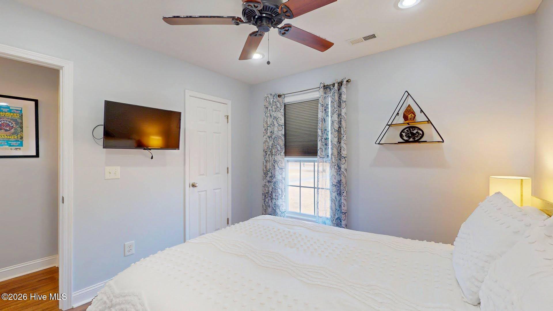 100548342 | Photo 27