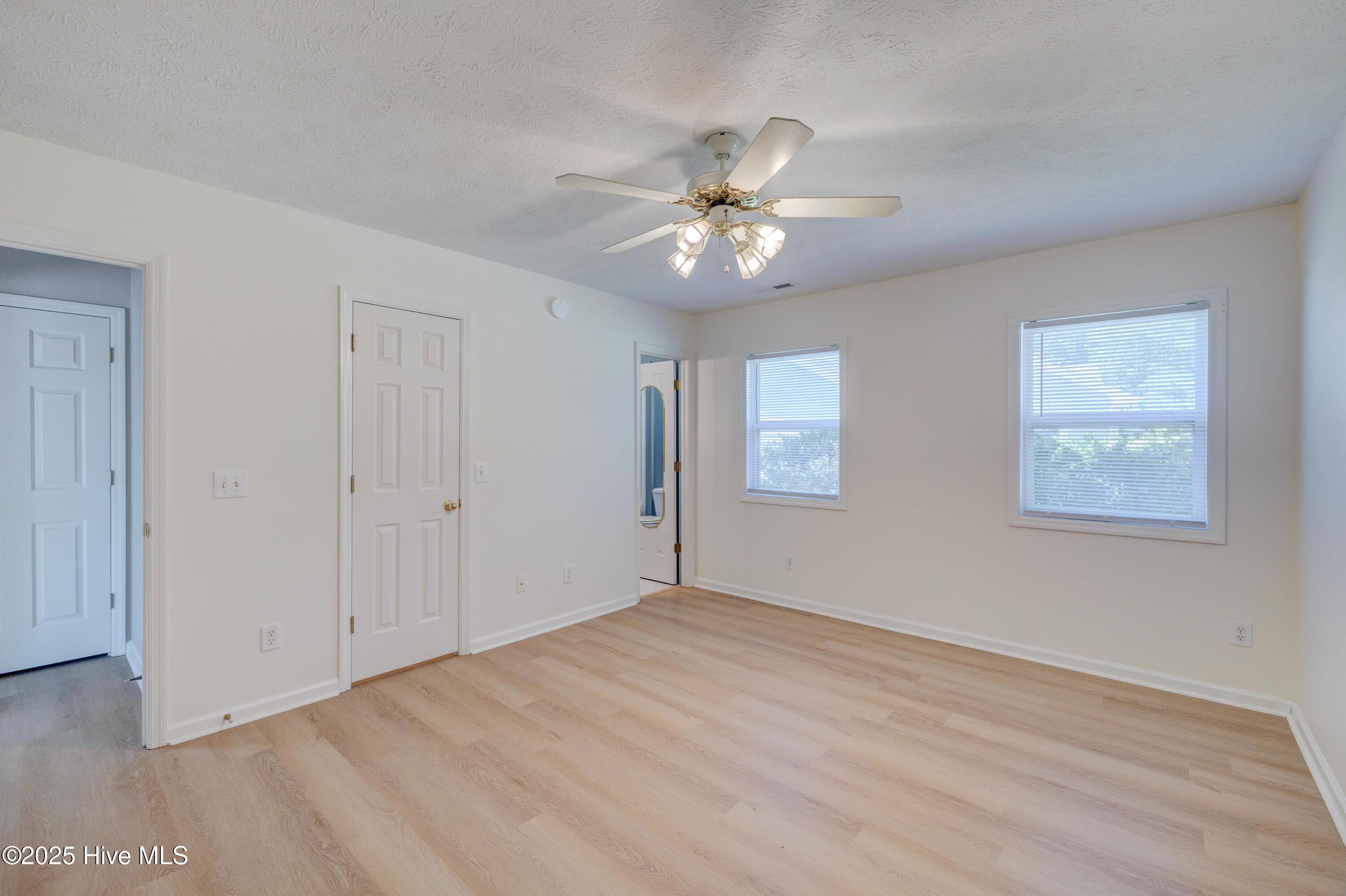 100526962 | Photo 22