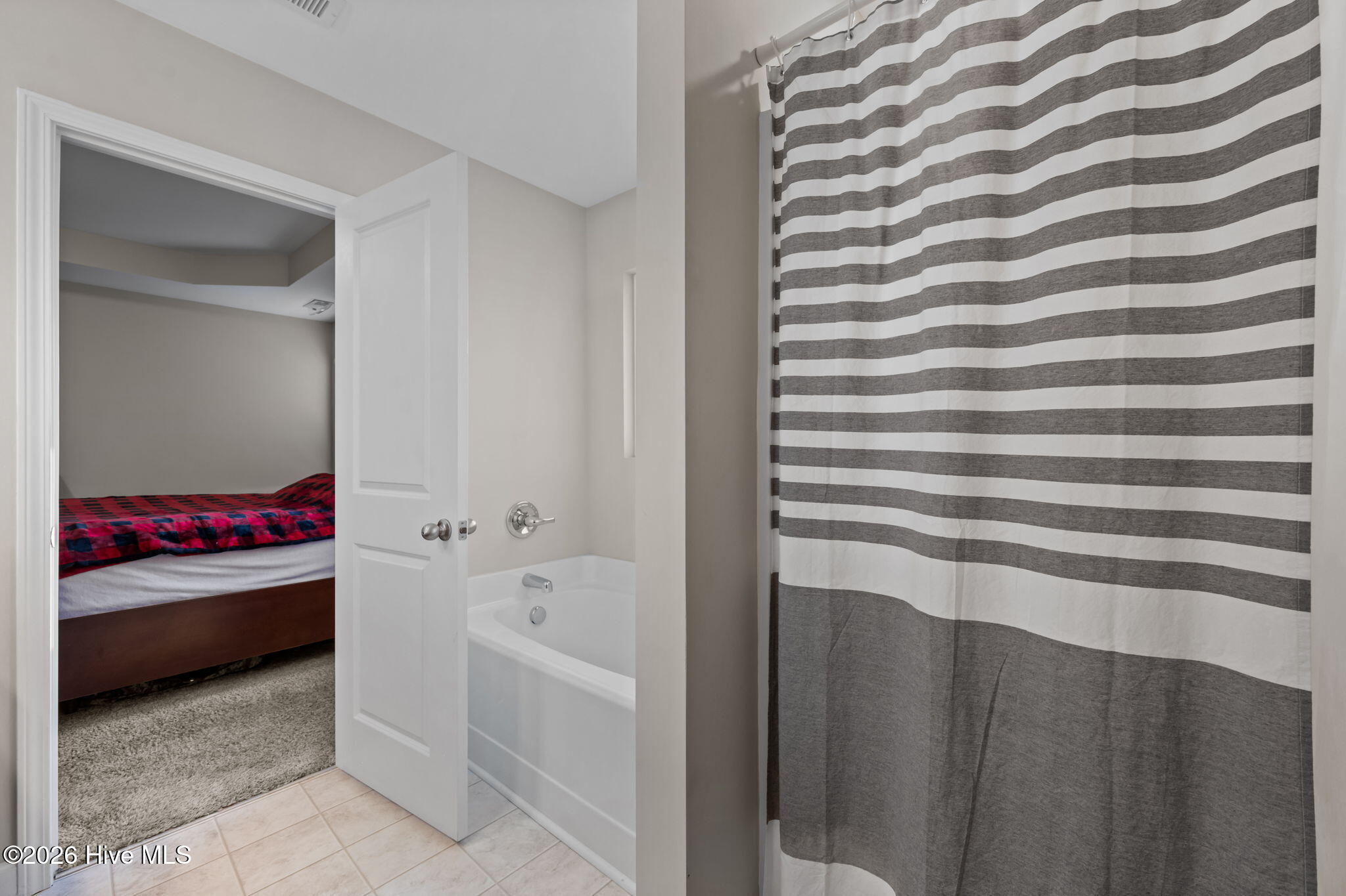 100548485 | Photo 23