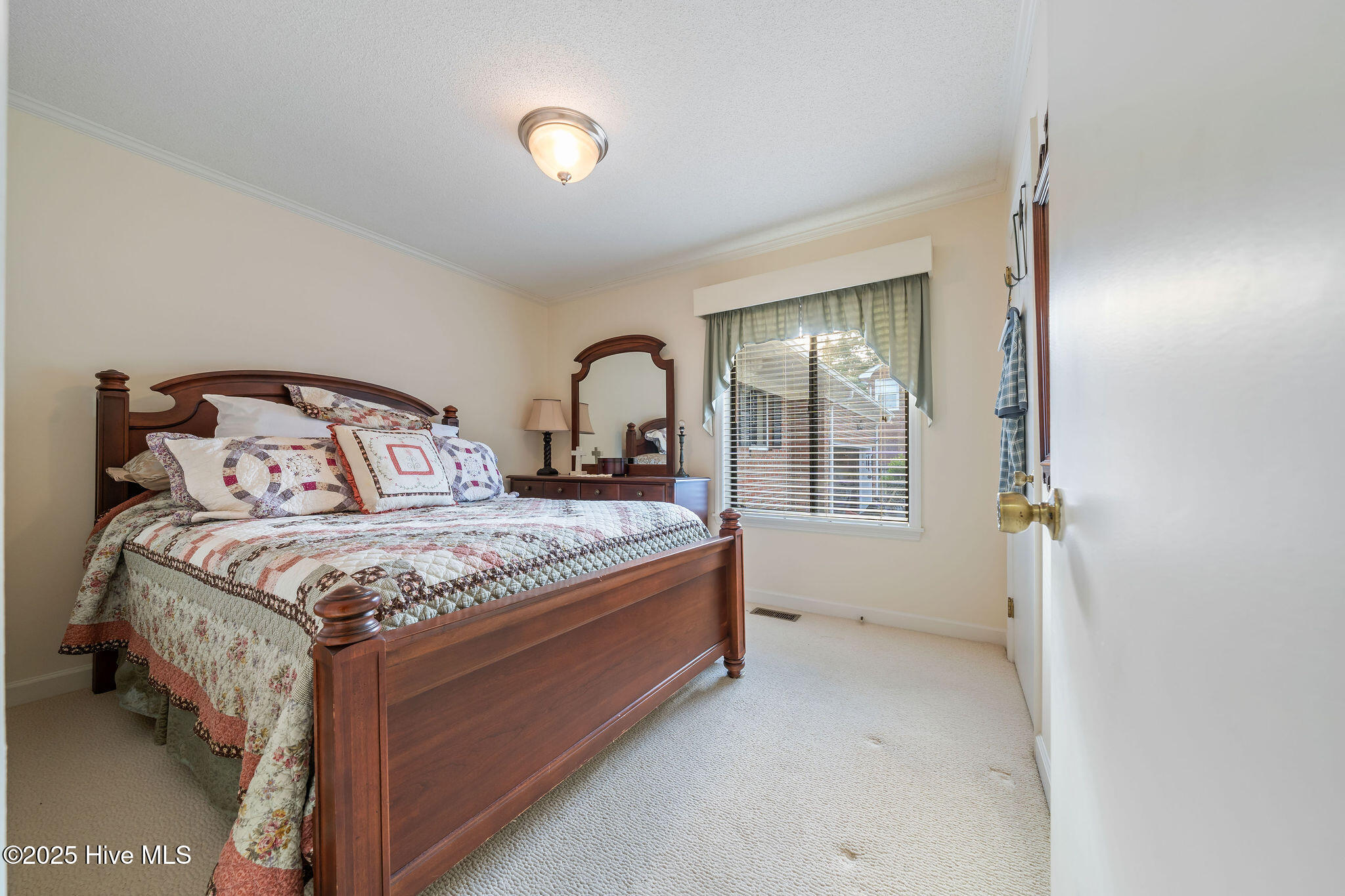 100542635 | Photo 28