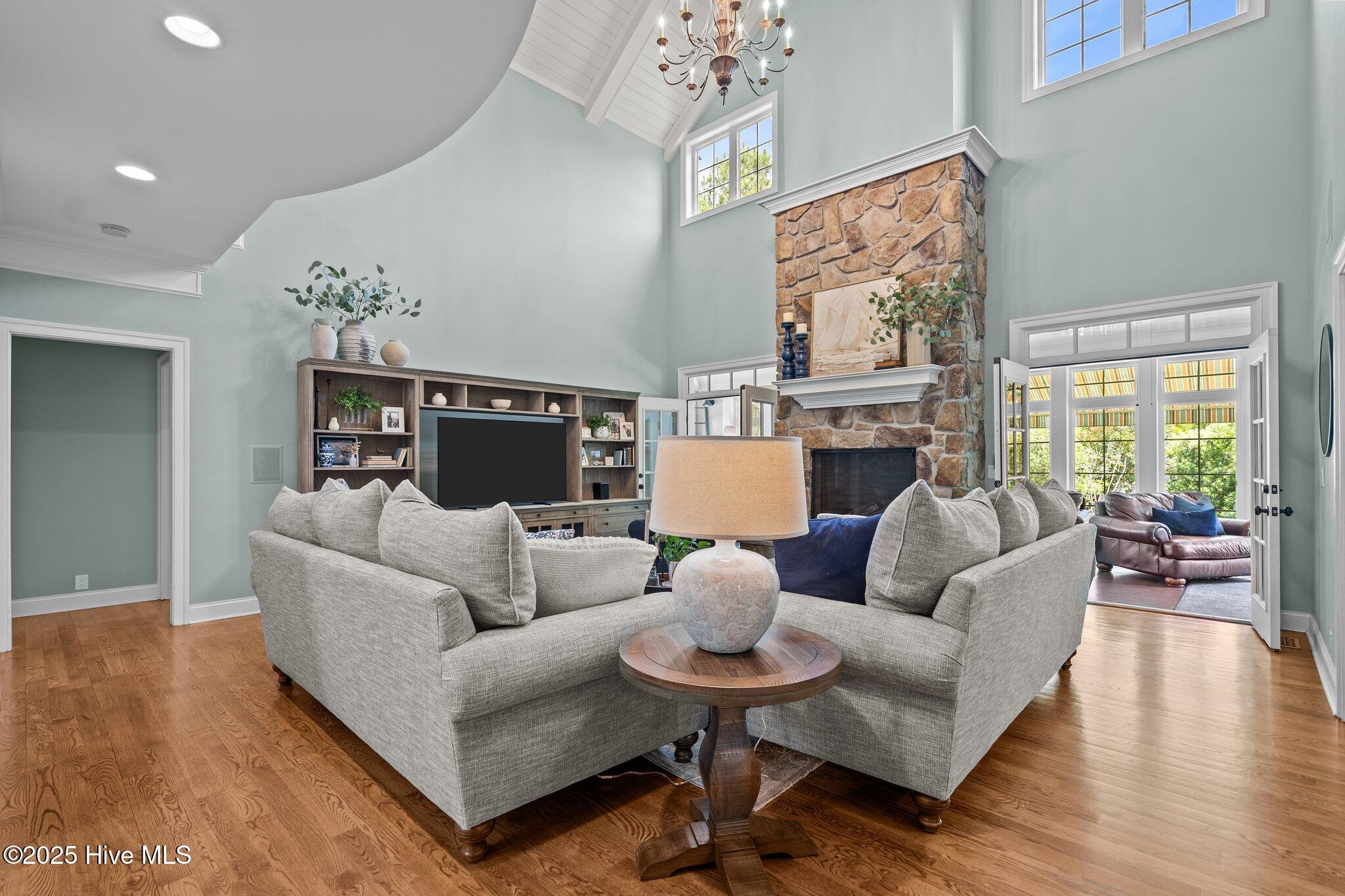 100565962 | Photo 25