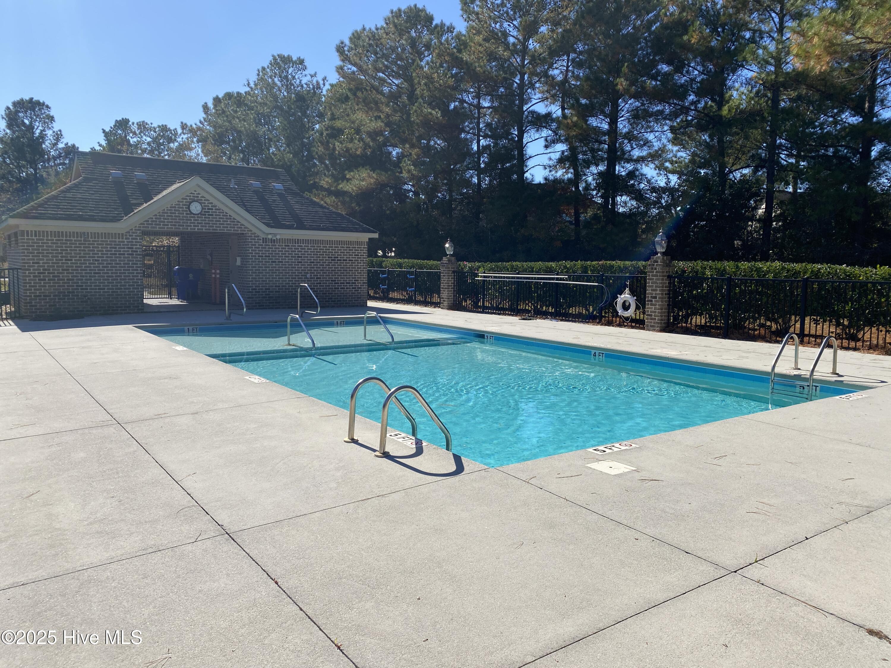 100541240 | Photo 51