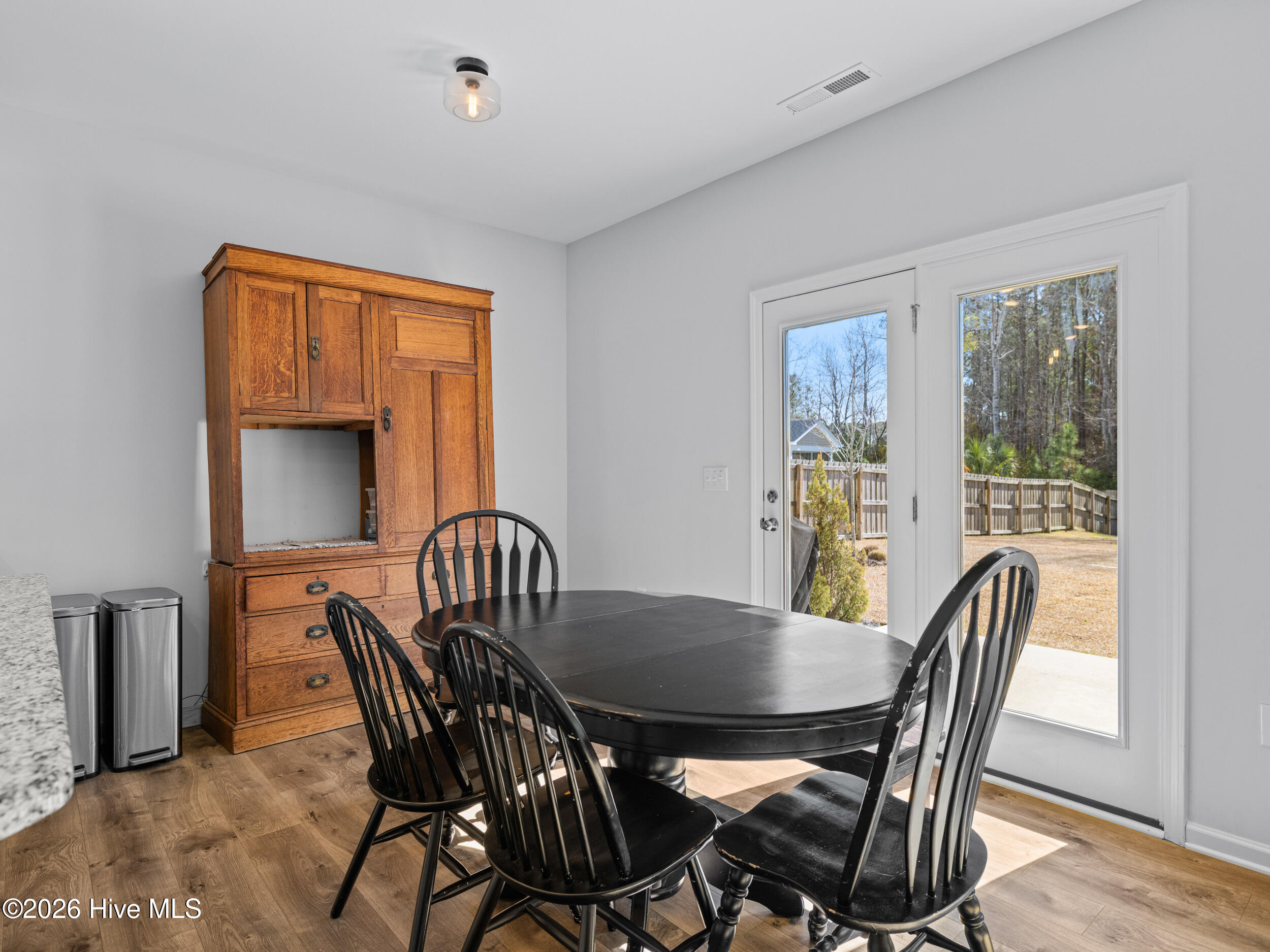 100557695 | Photo 26