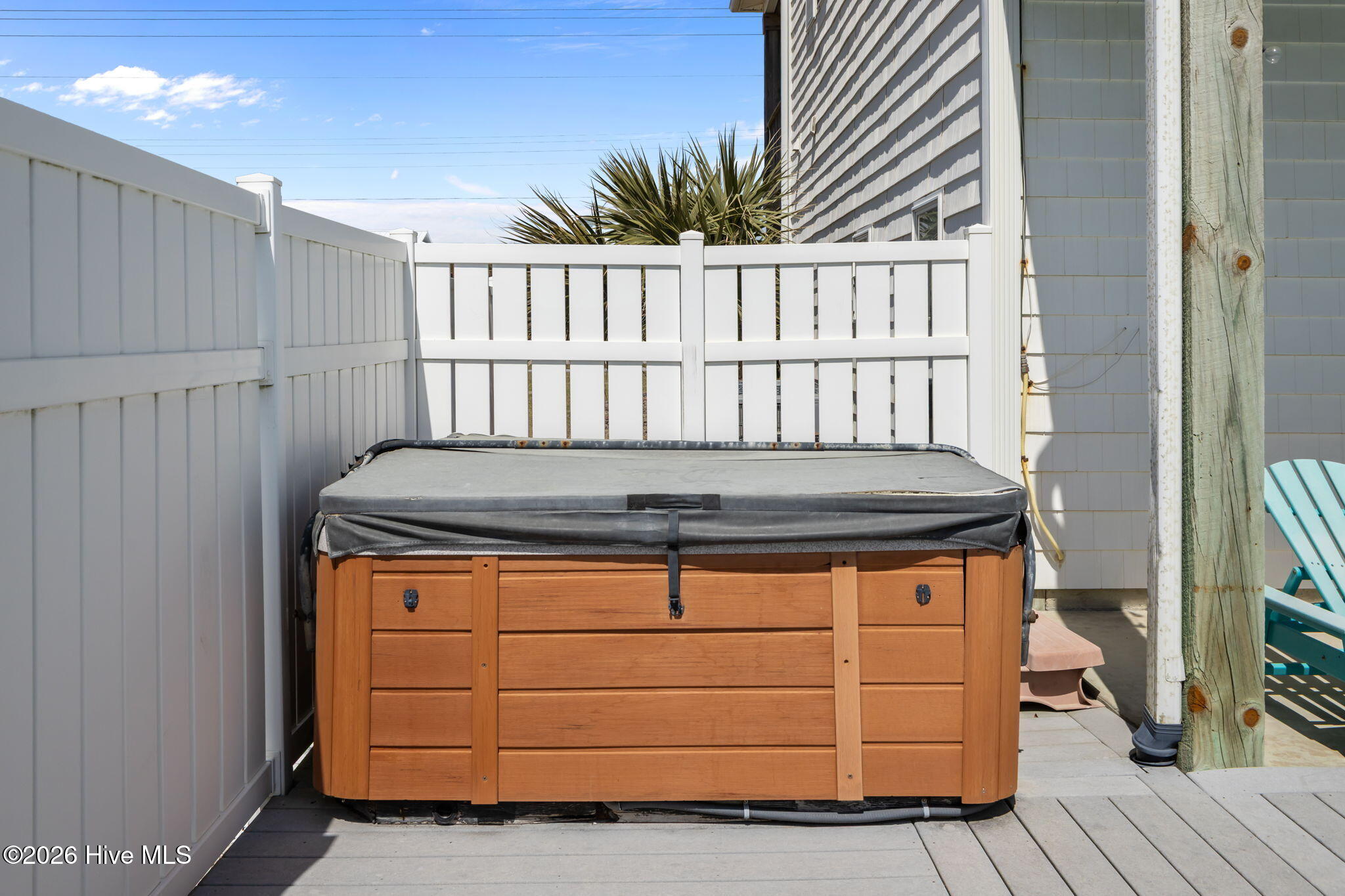 100563180 | Photo 46