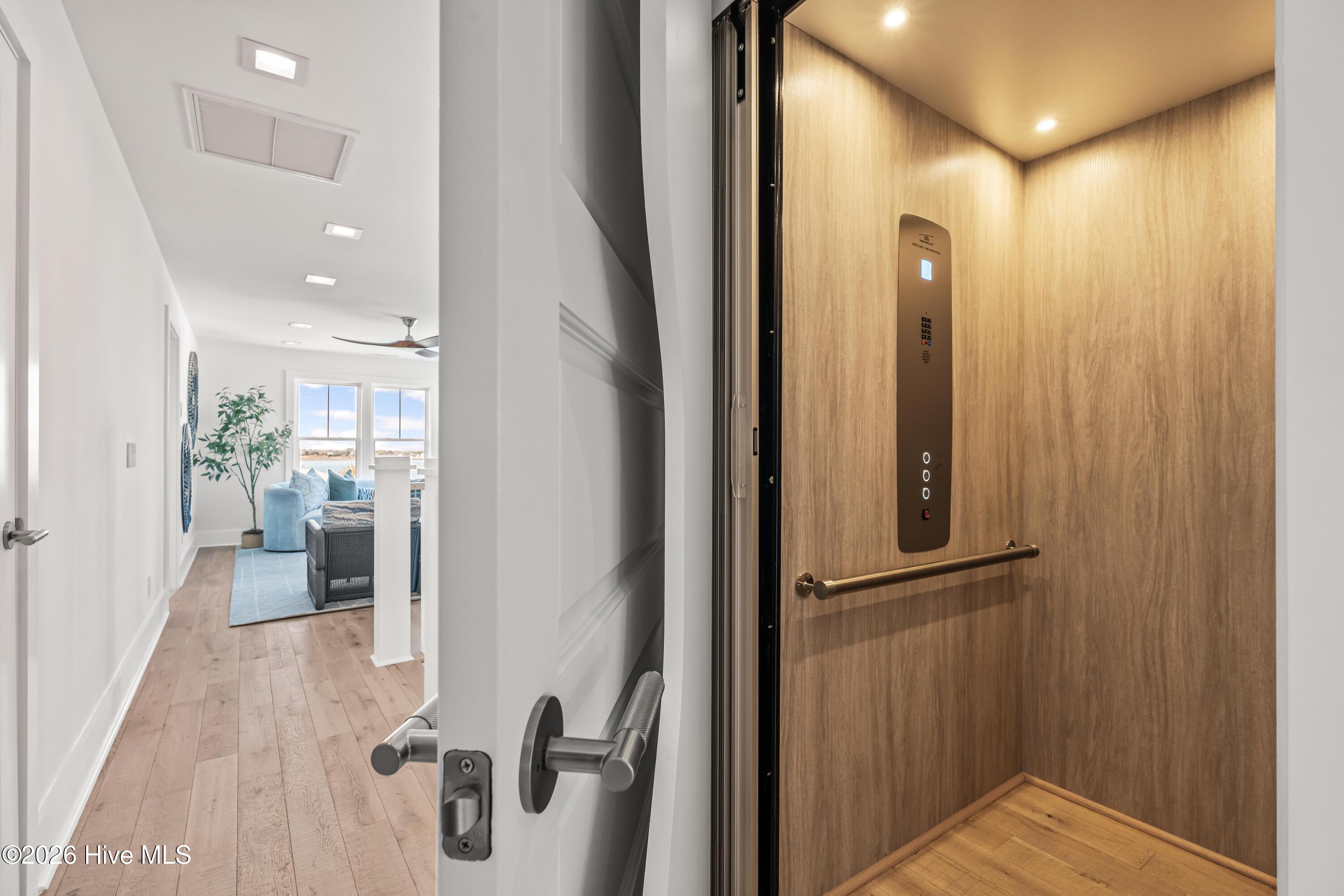 100558368 | Photo 58