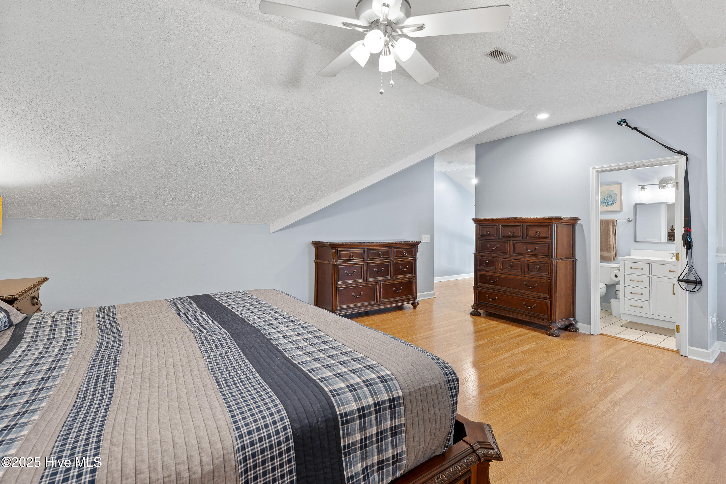 100543404 | Photo 29