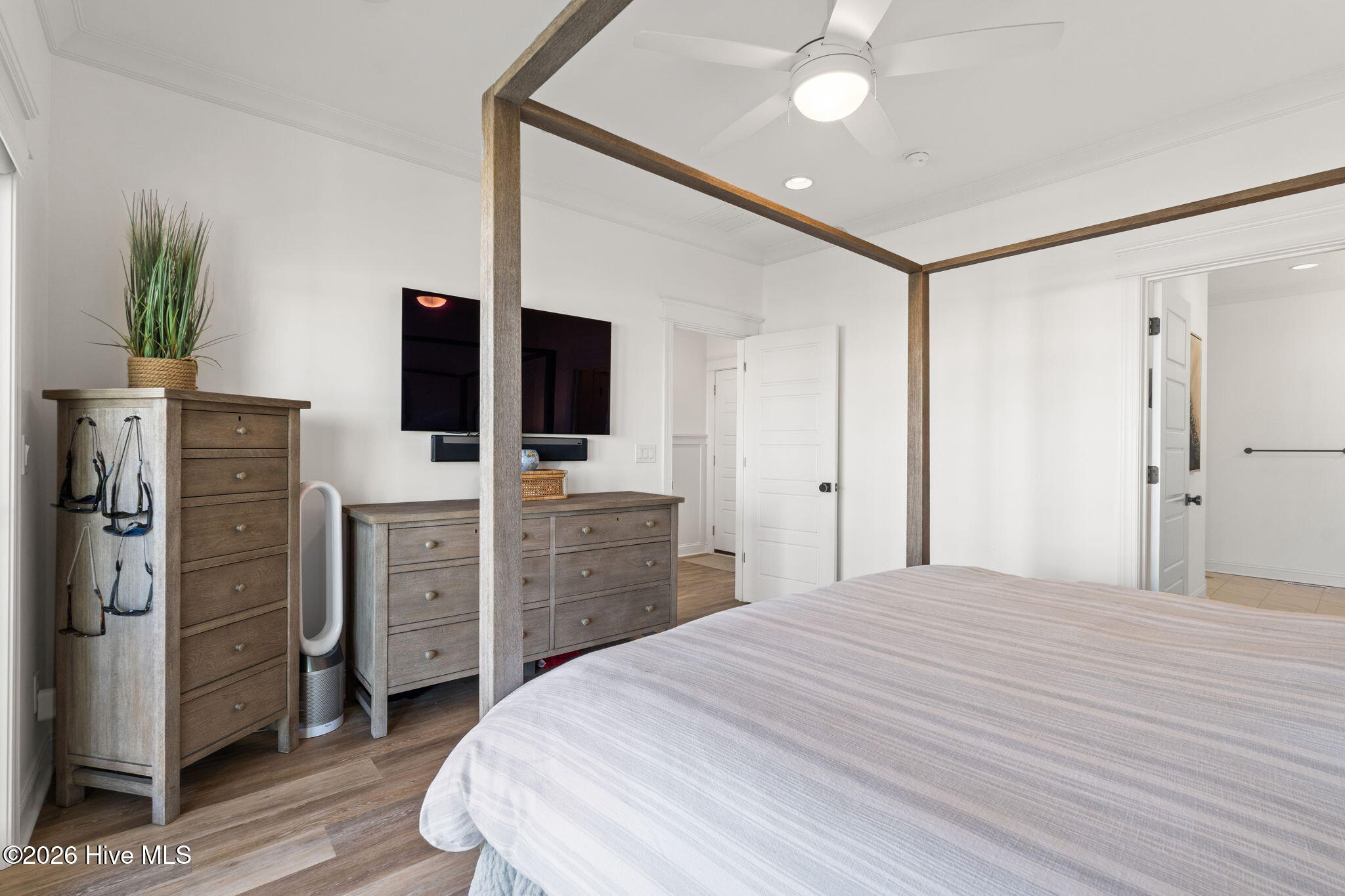 100562376 | Photo 27