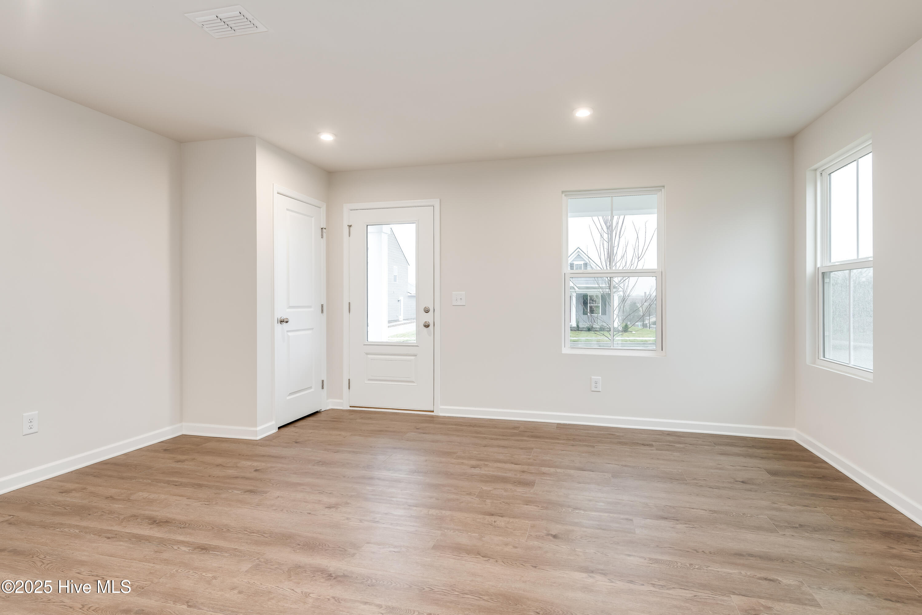 100548896 | Photo 10