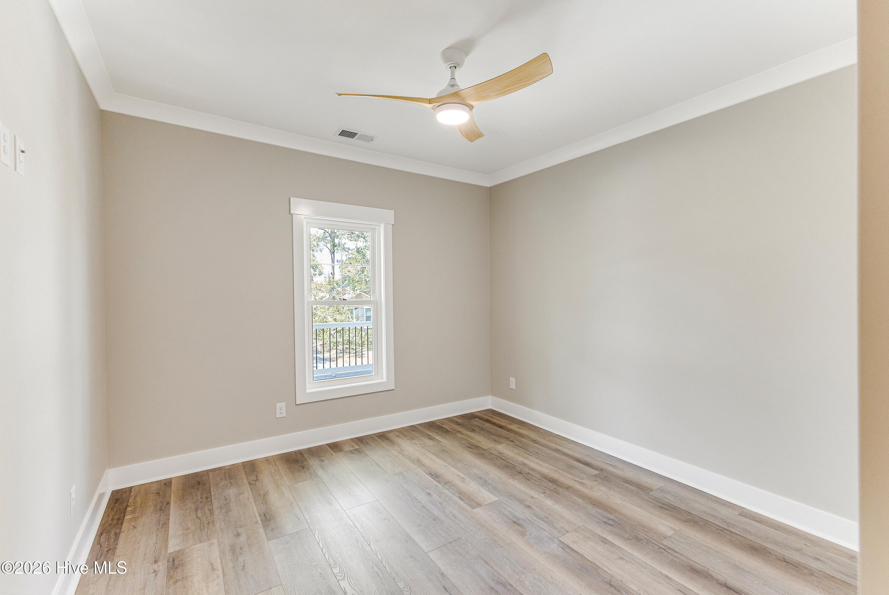 100564365 | Photo 21