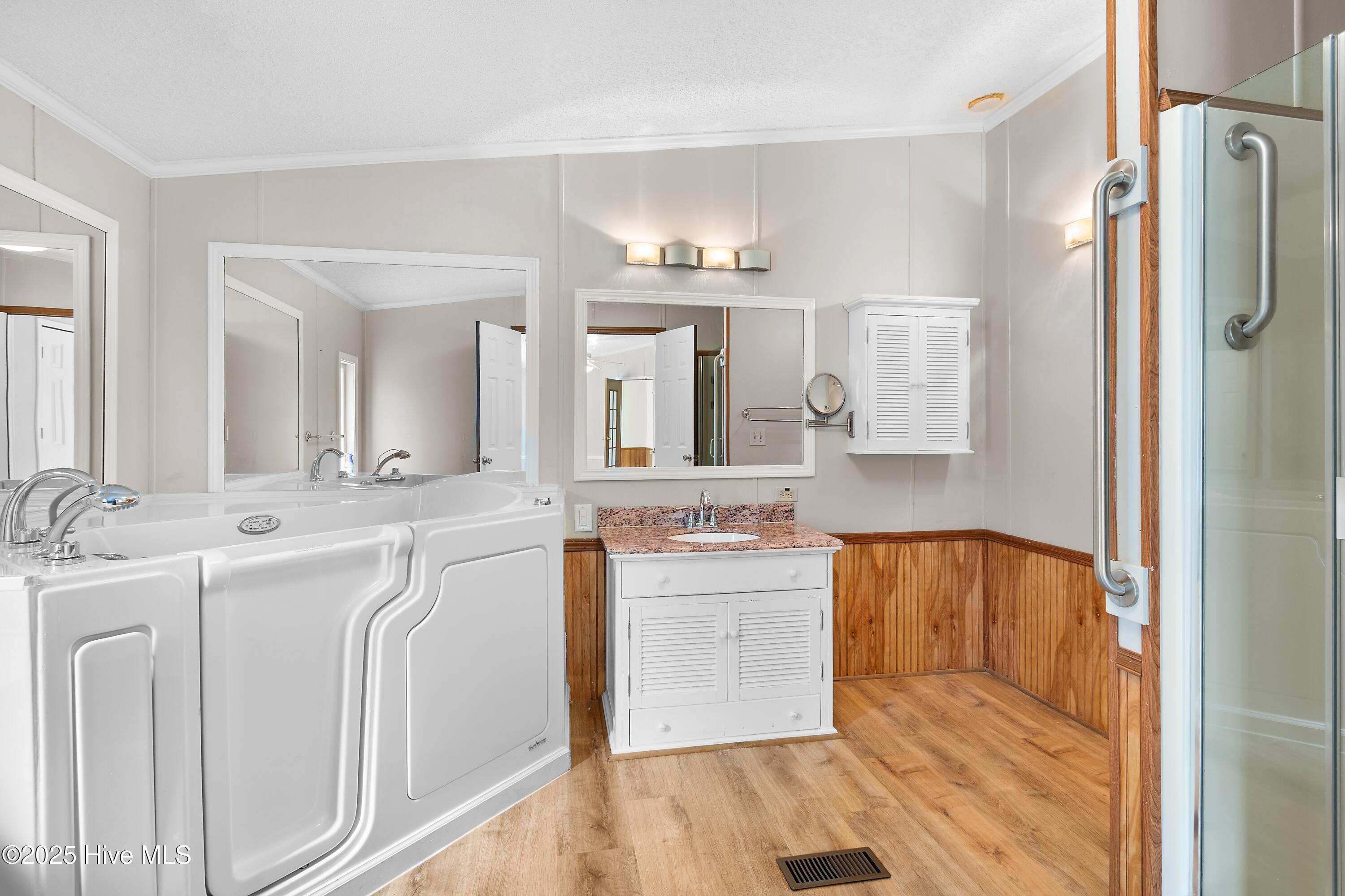 100538927 | Photo 23