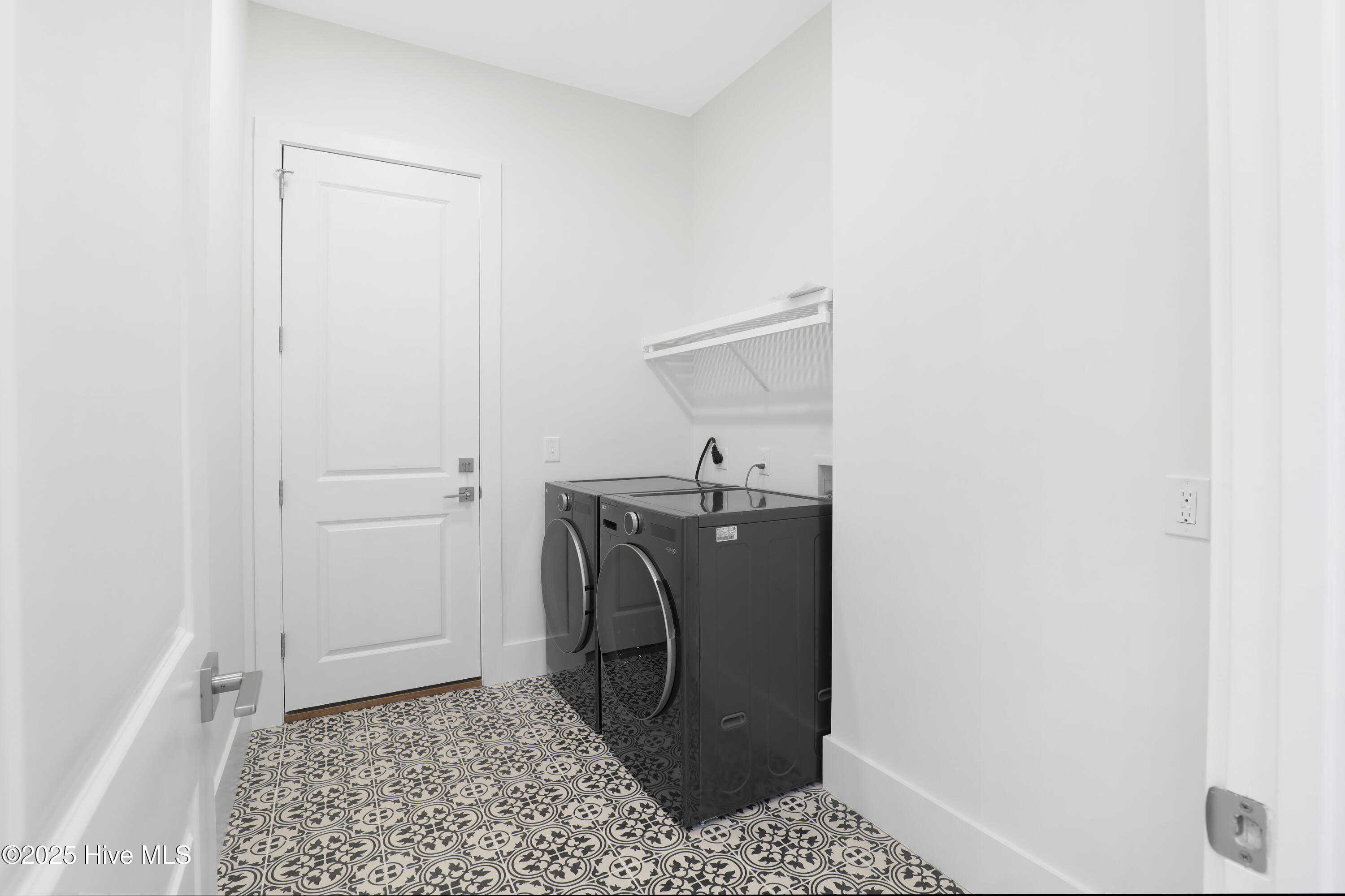 100556195 | Photo 32