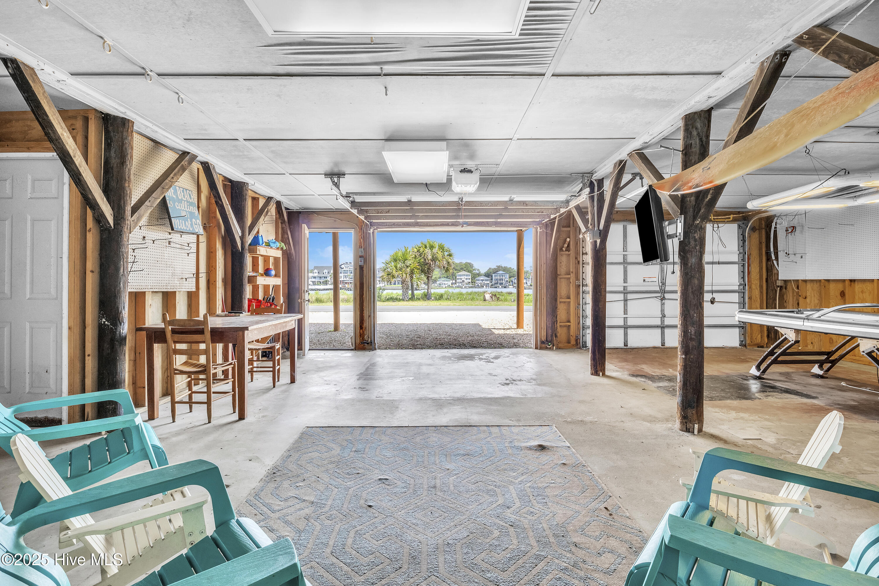 100545312 | Photo 43