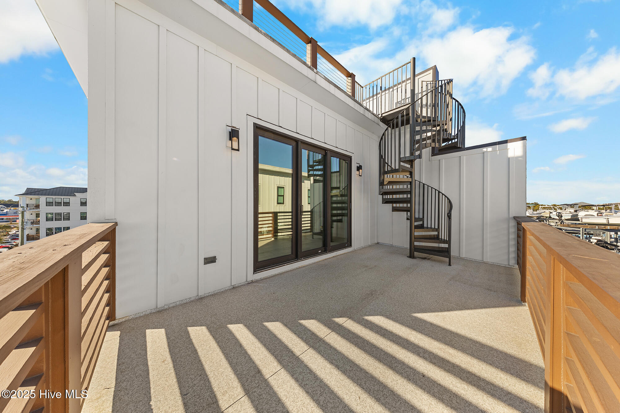 100542866 | Photo 33