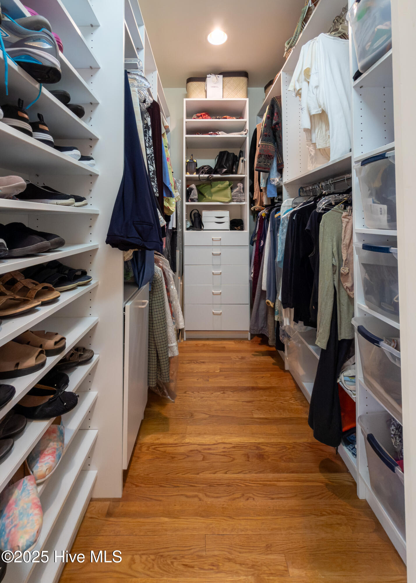 100547157 | Photo 32