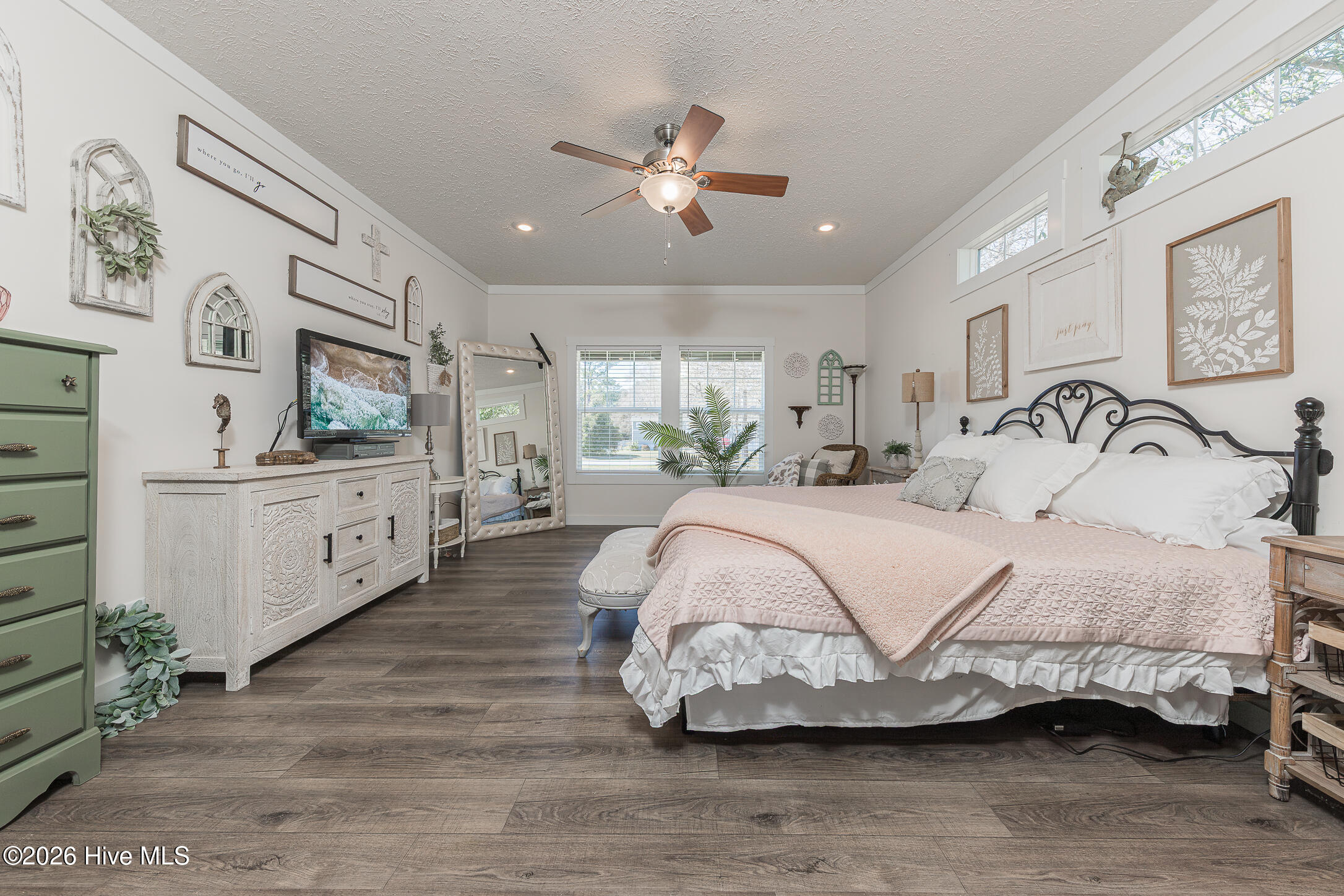 100563969 | Photo 29