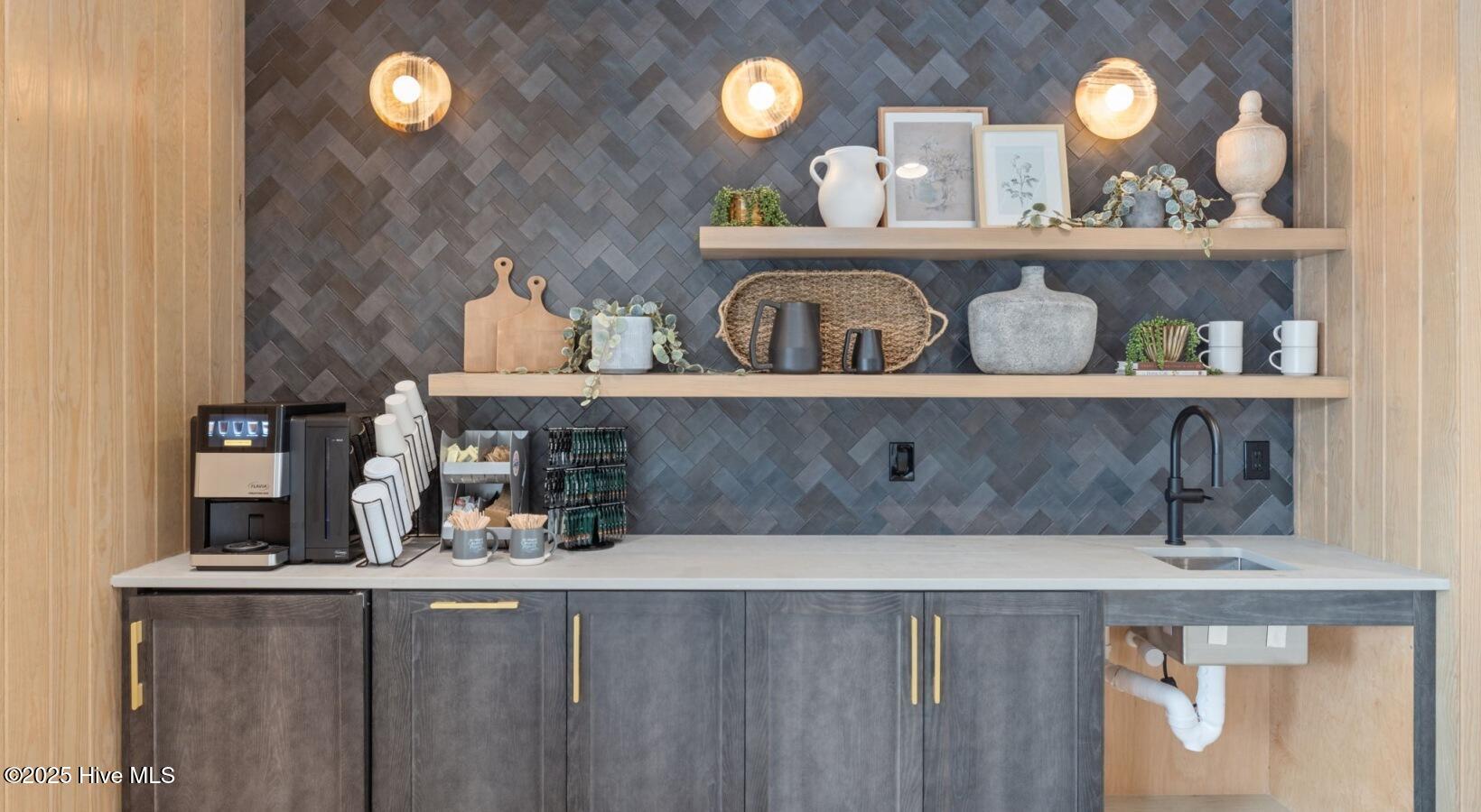 100543623 | Photo 31