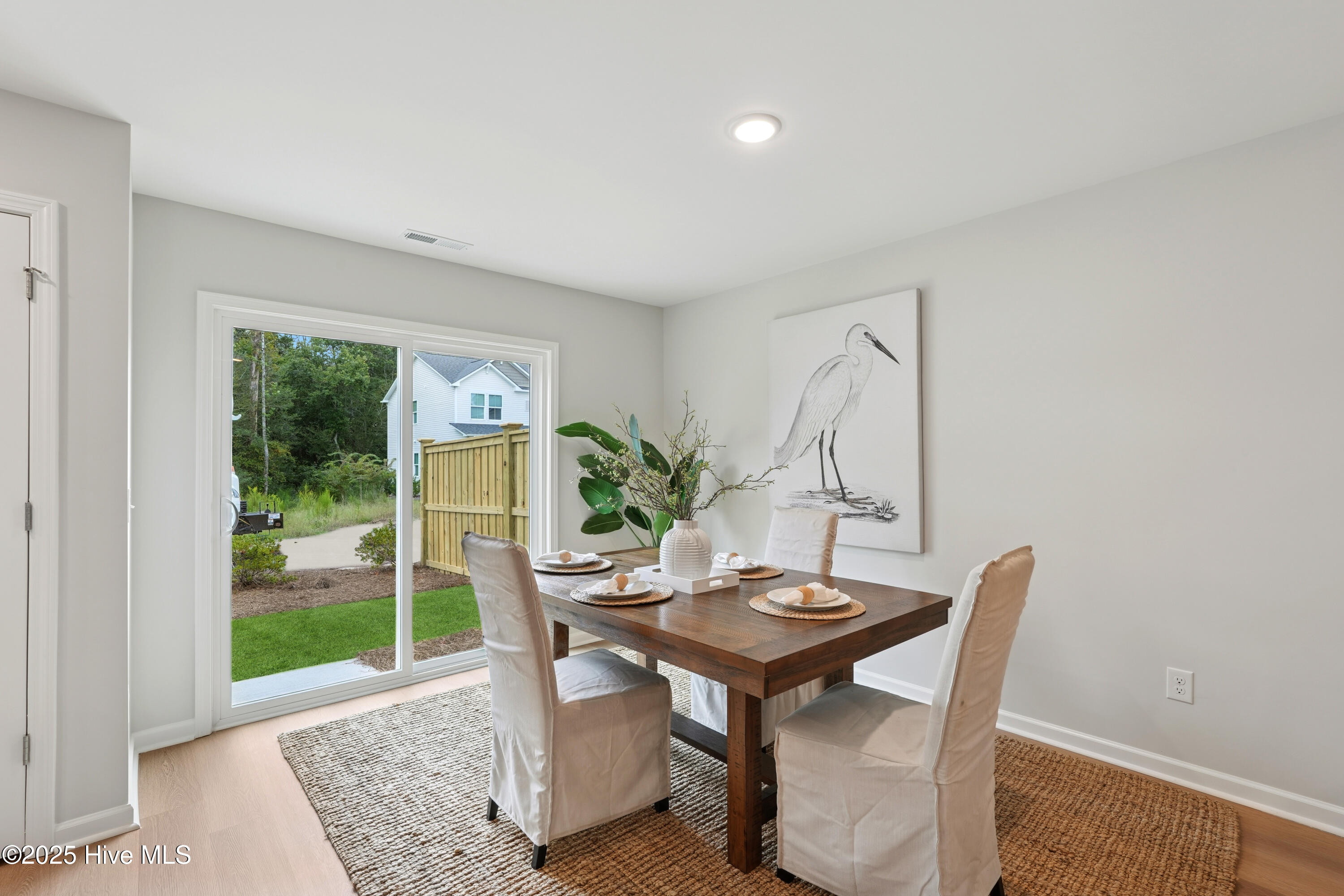 100538819 | Photo 11