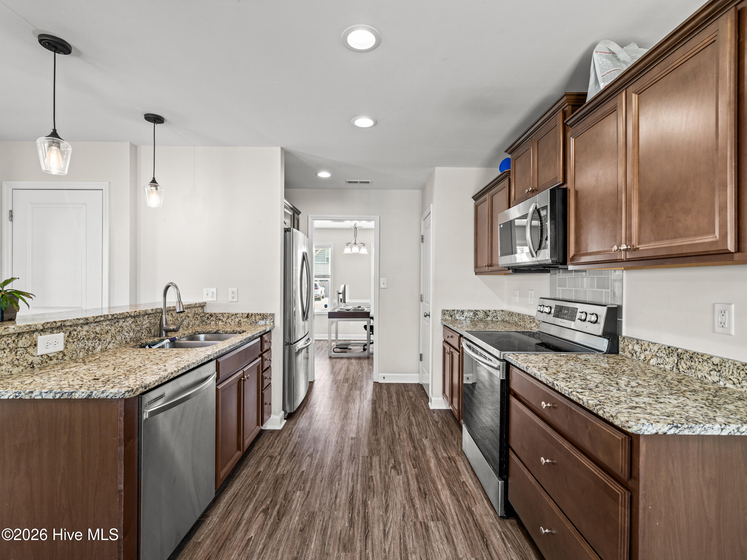 100565211 | Photo 21