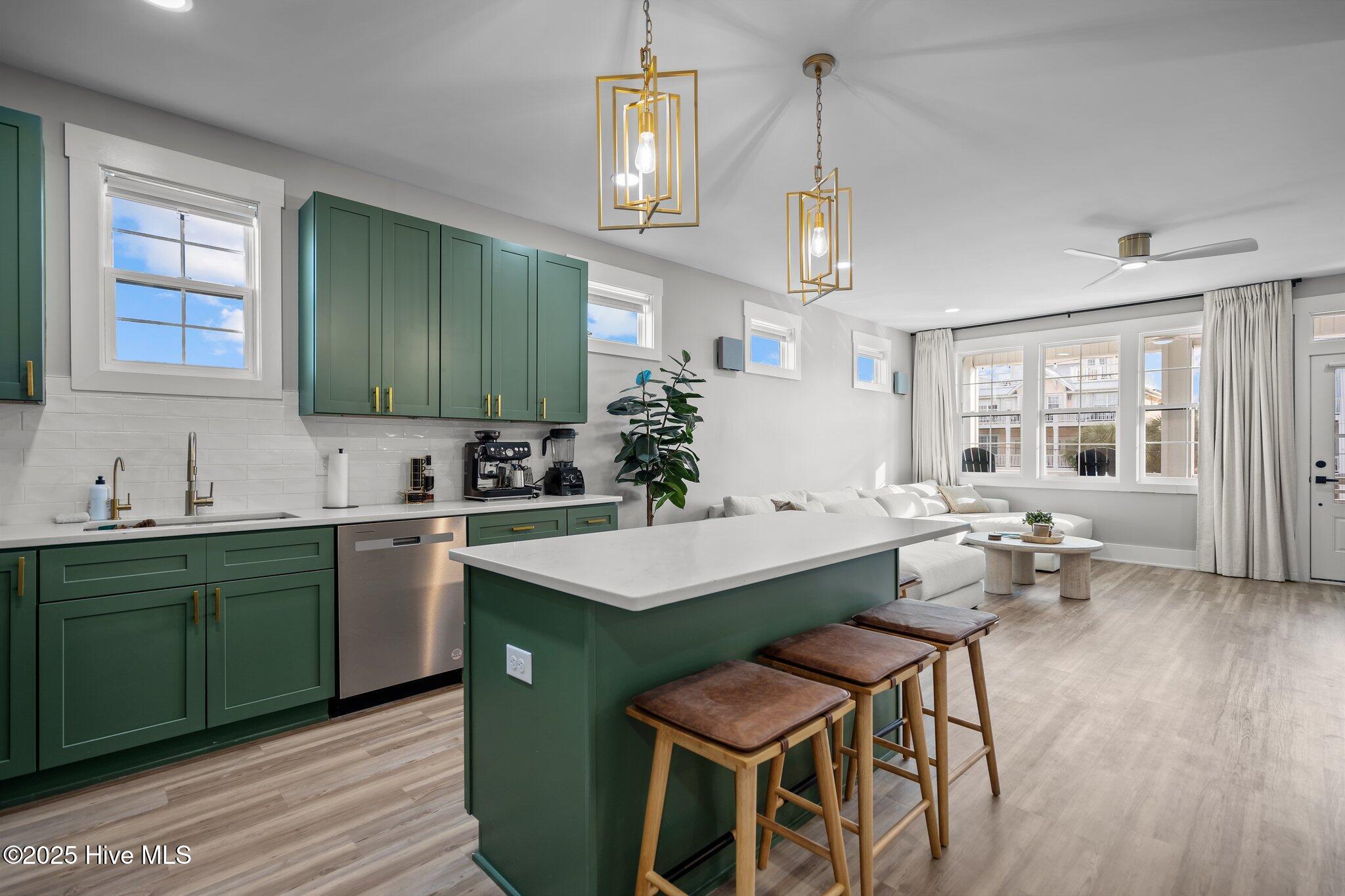 100537870 | Photo 37