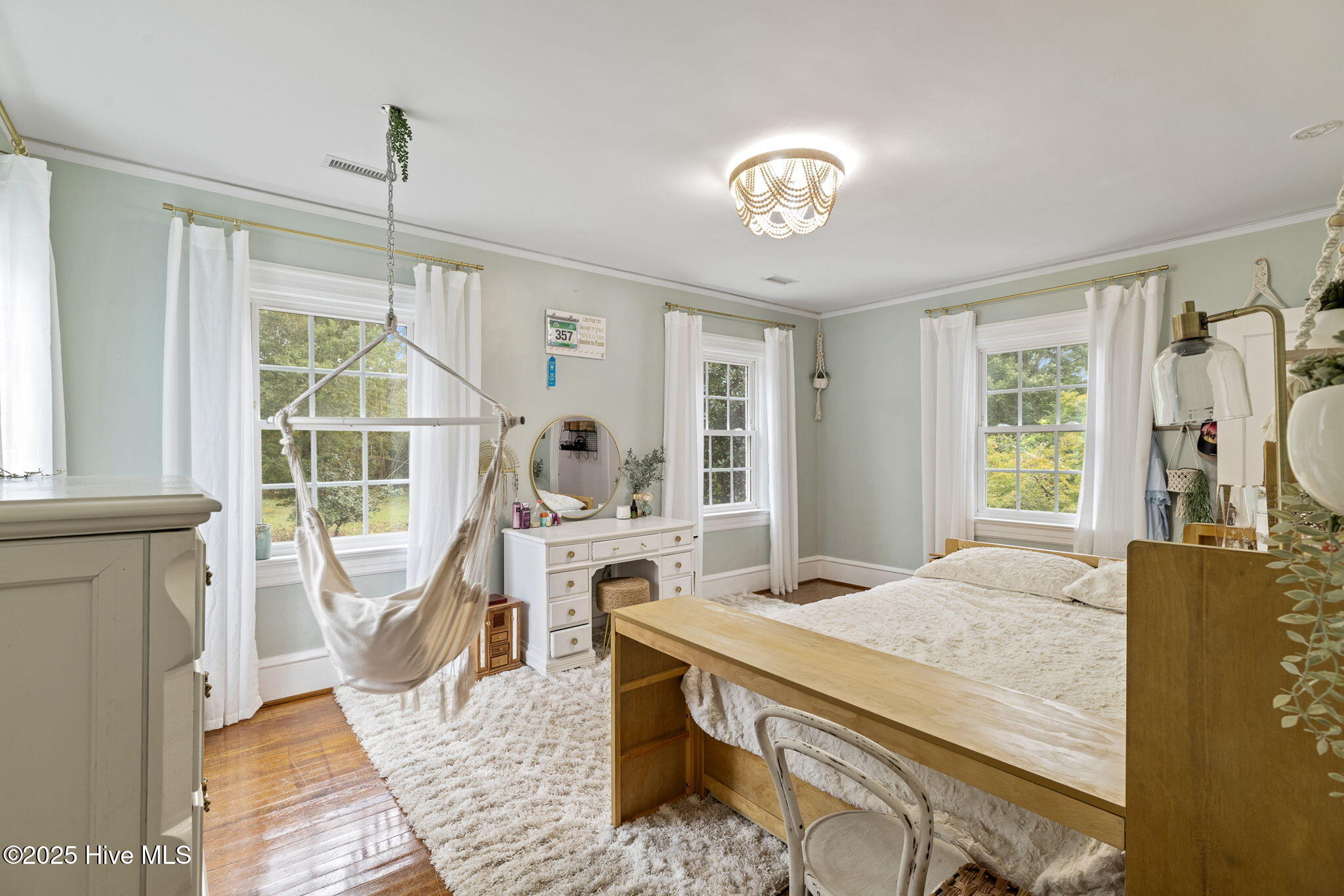 100533679 | Photo 48