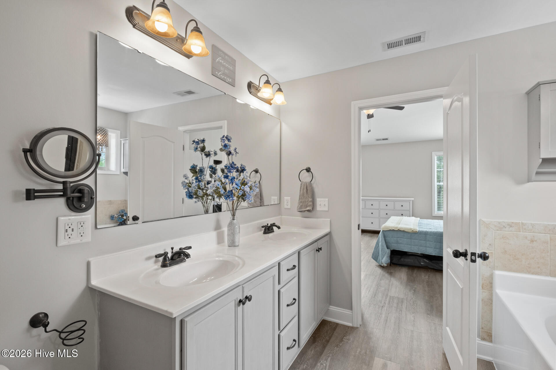 100566608 | Photo 61