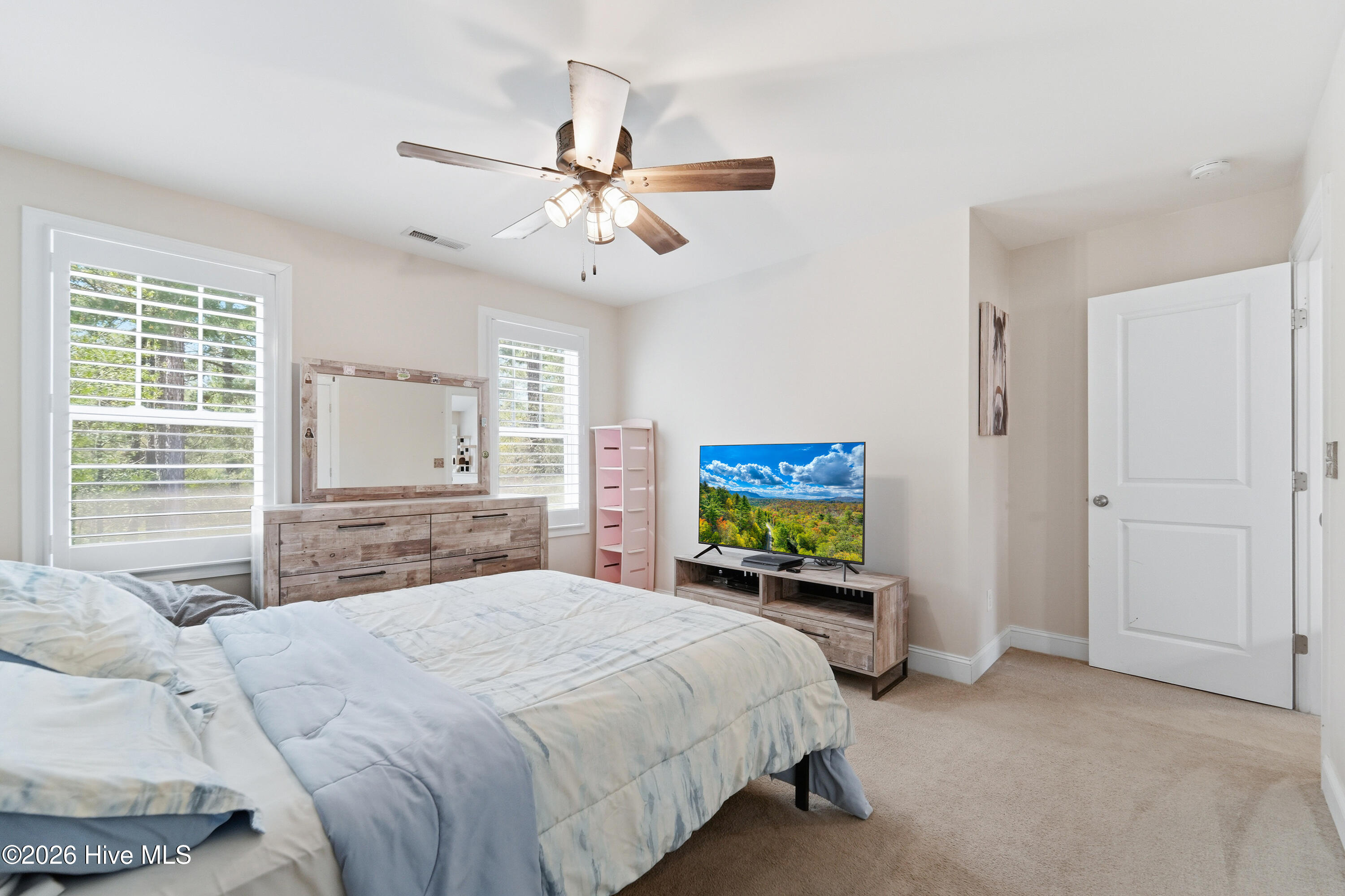 100562965 | Photo 61