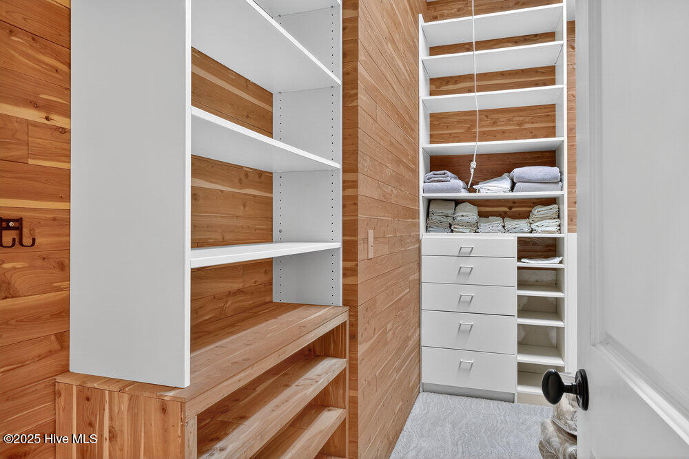 100544850 | Photo 63