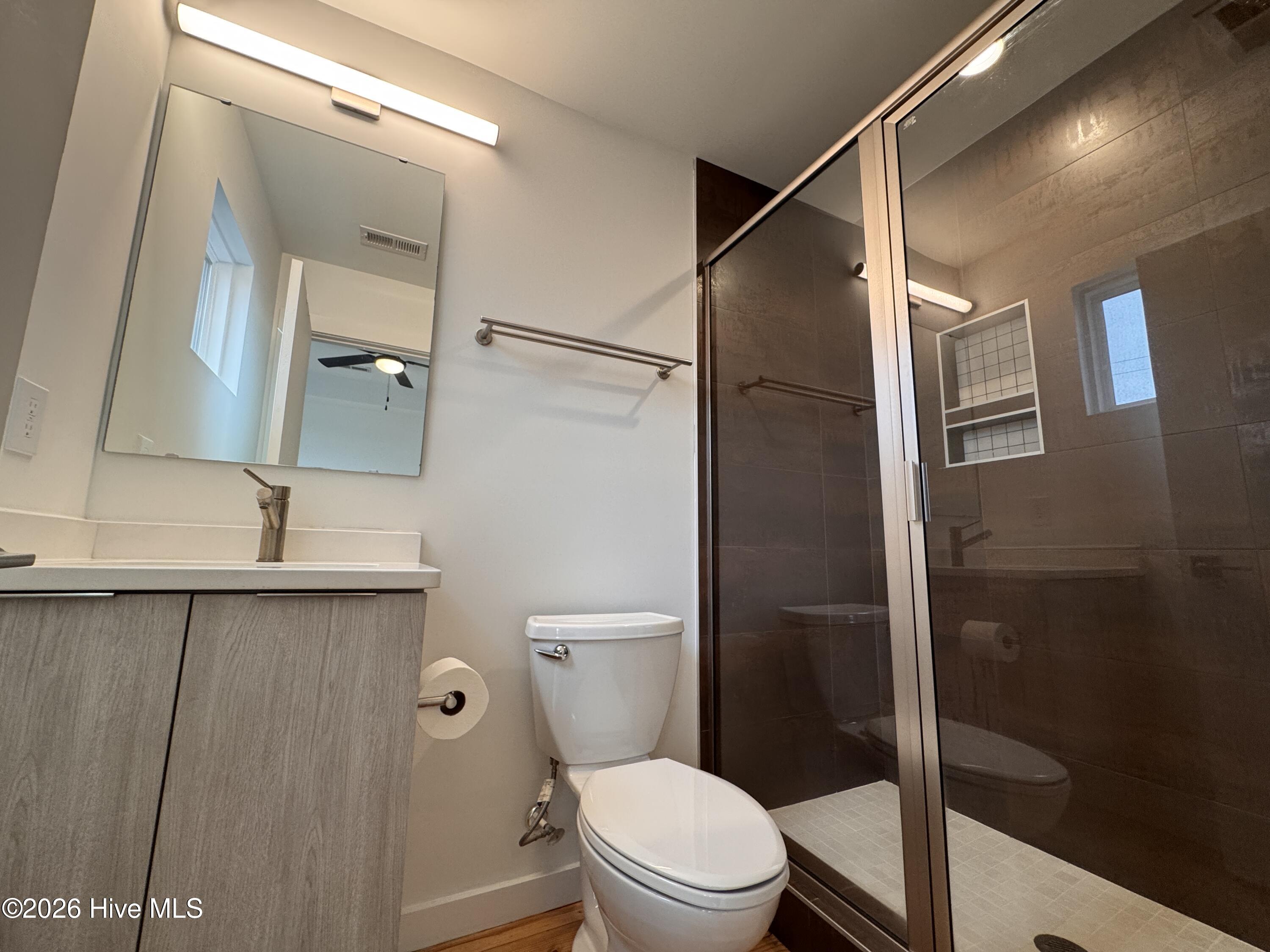 100553262 | Photo 16