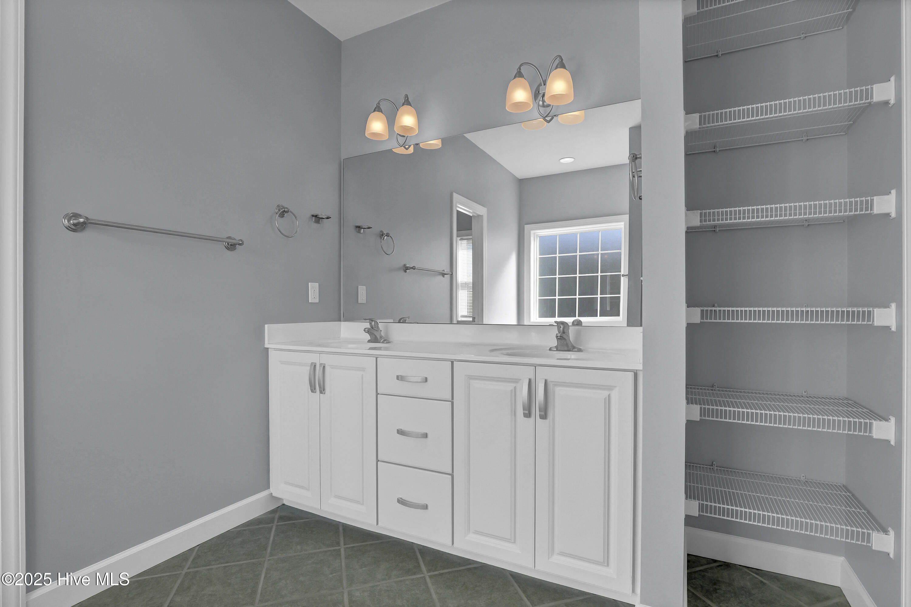 100527440 | Photo 21